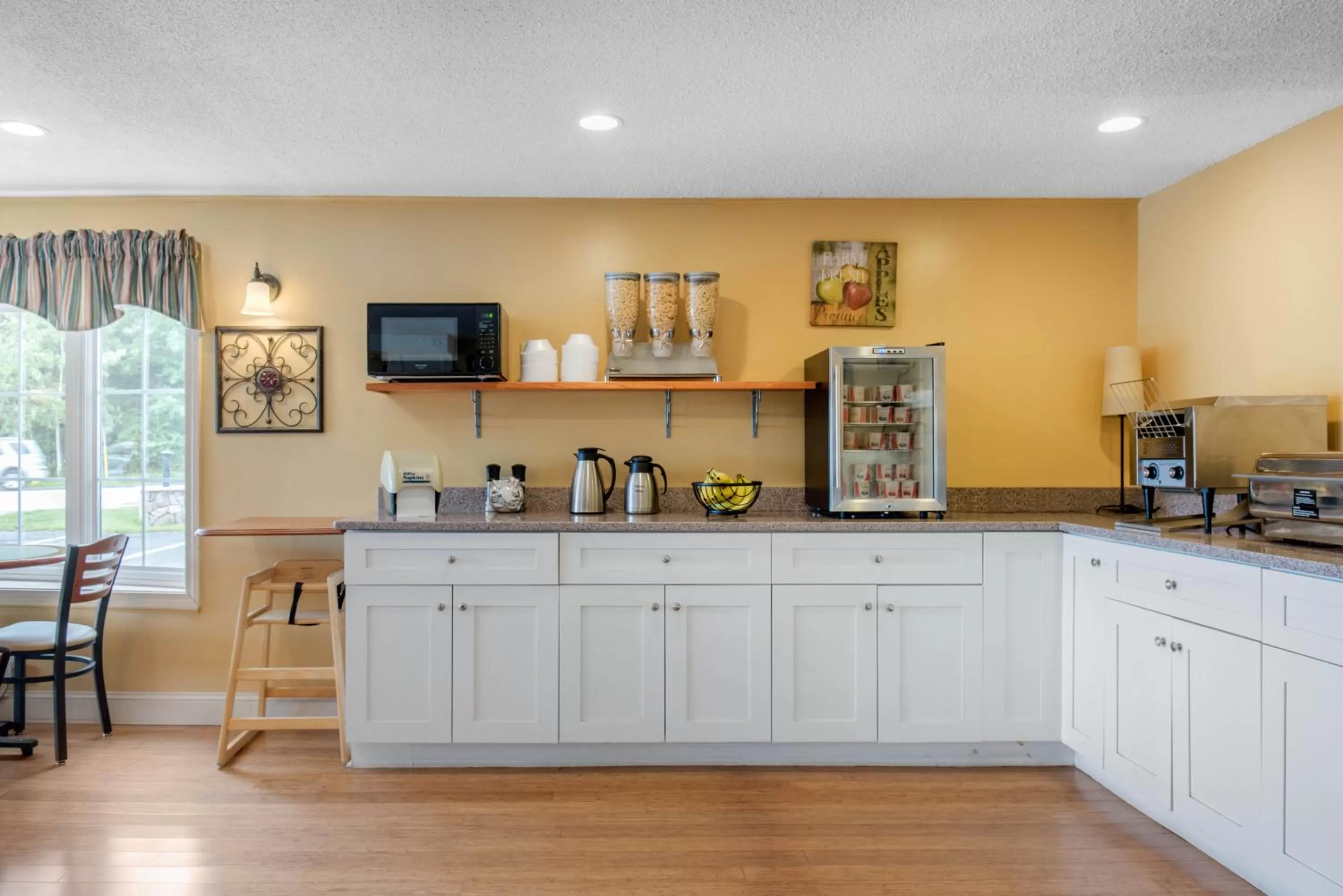 Restaurant/places to eat in Coachman Inn