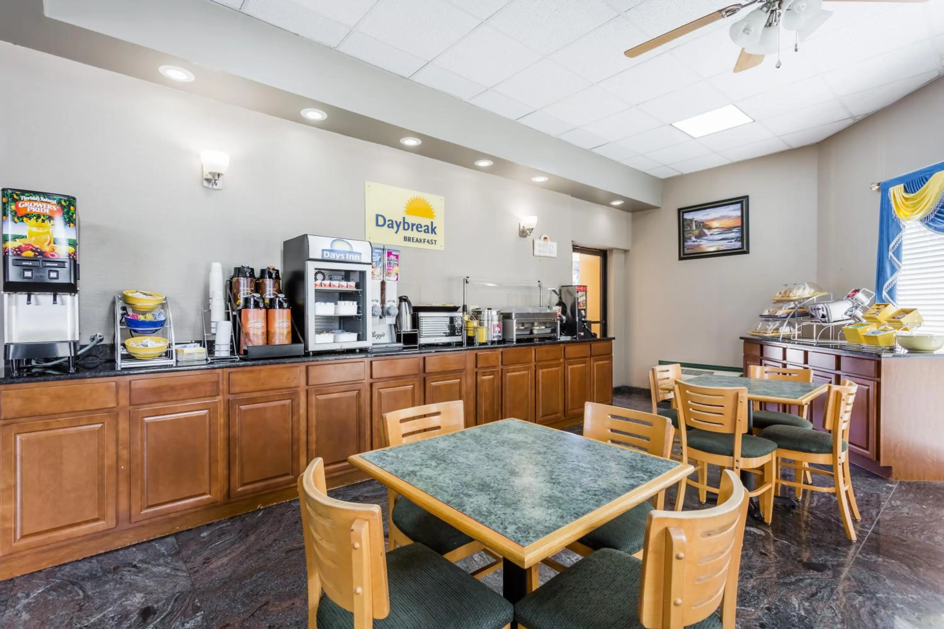 Breakfast in Days Inn by Wyndham Orangeburg