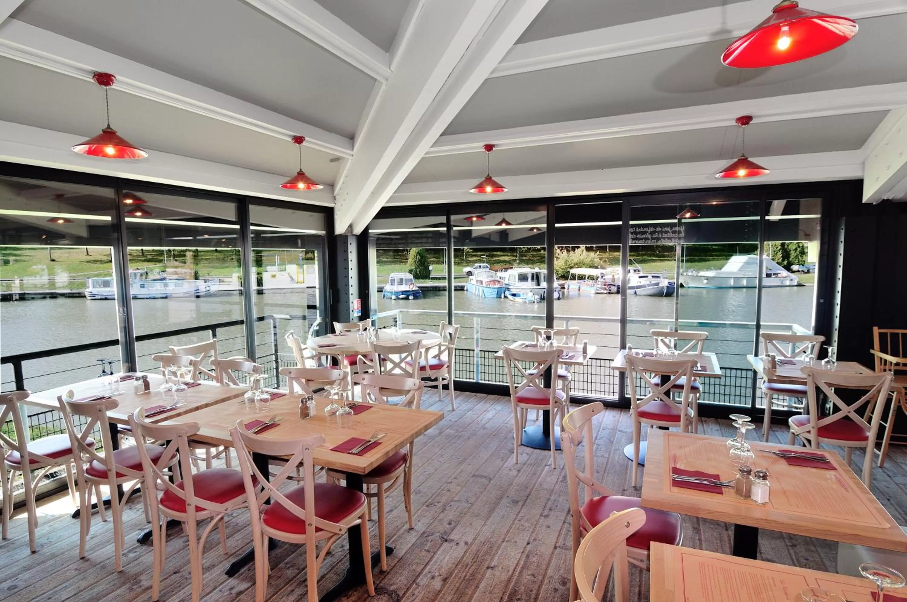 Restaurant/Places to Eat in Relais Fasthotel Port Lauragais