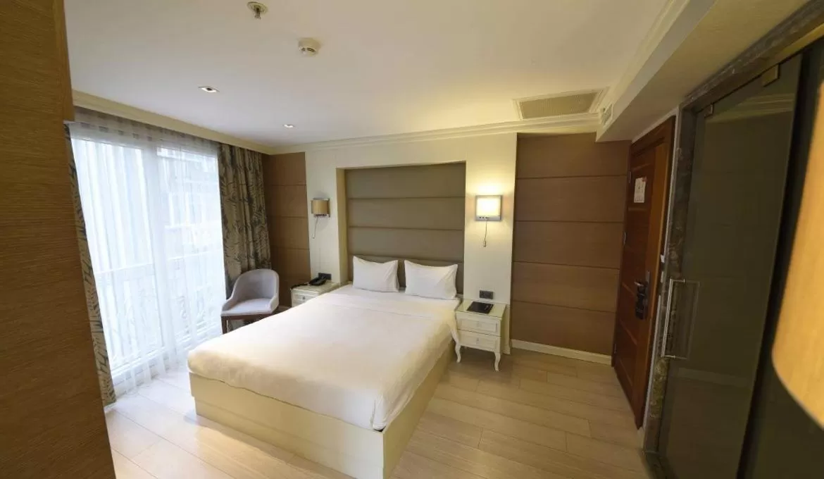 Bed in Hotel Le Mirage