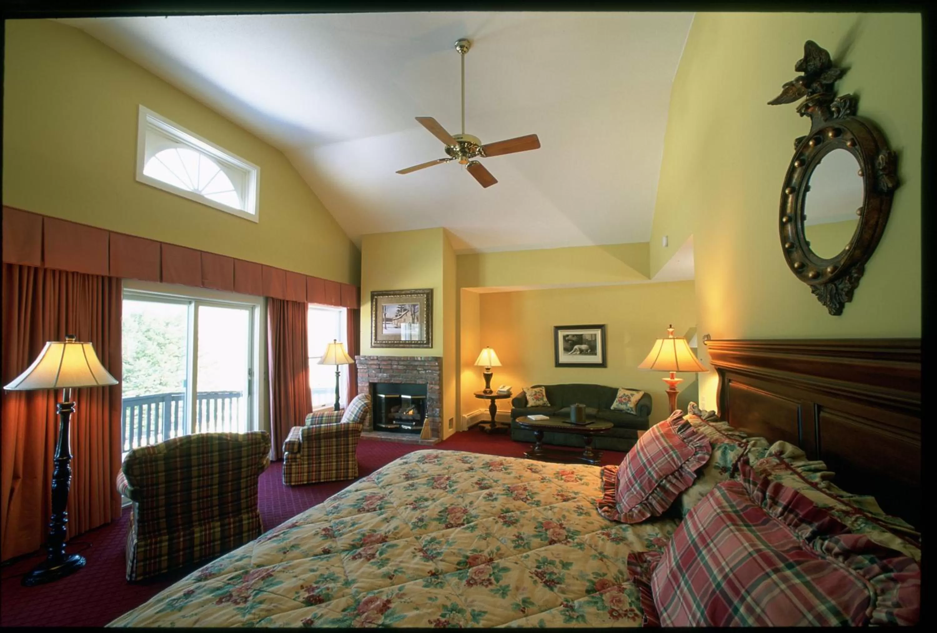 Photo of the whole room, Bed in Manchester View