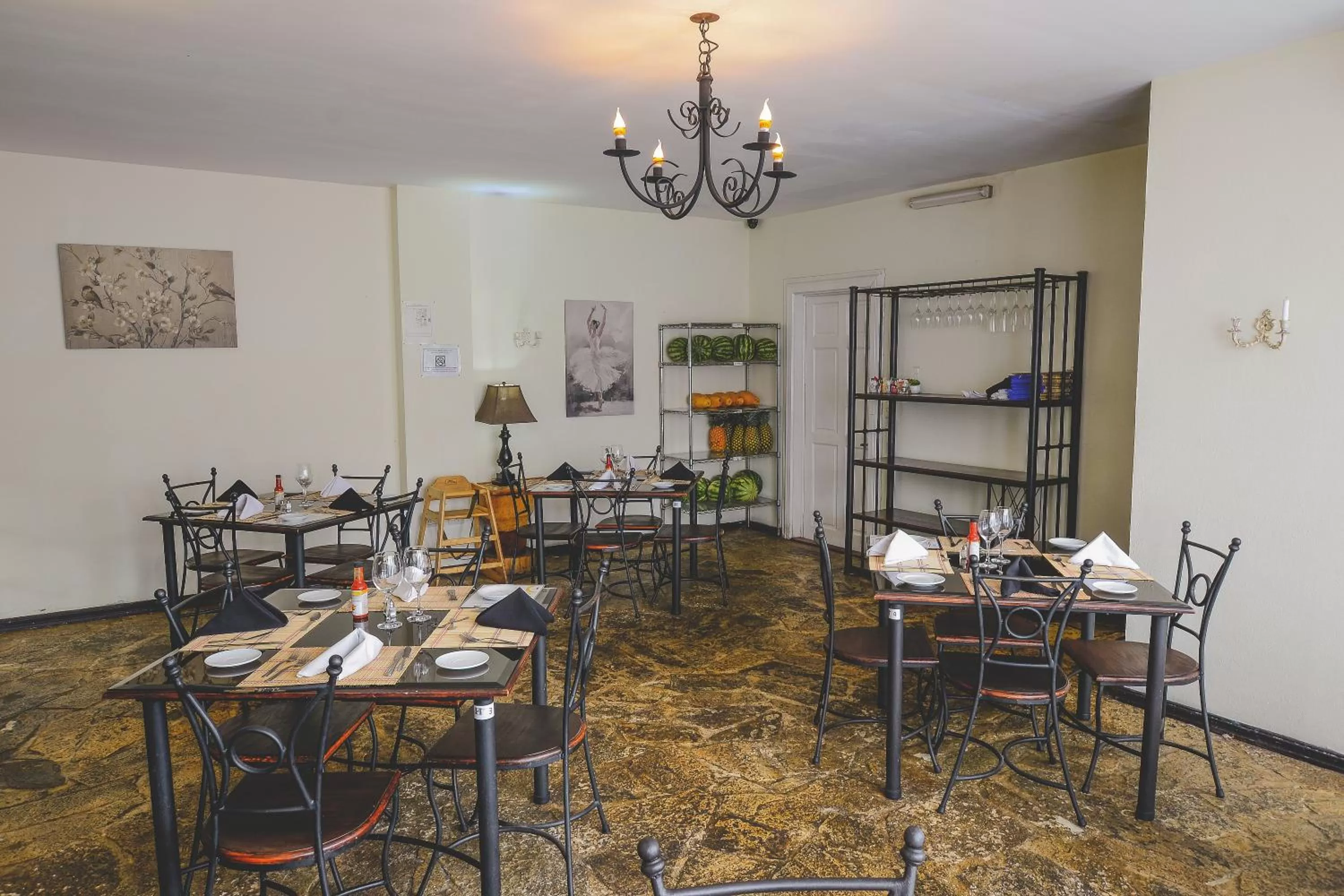 Restaurant/places to eat in Hotel Luisiana