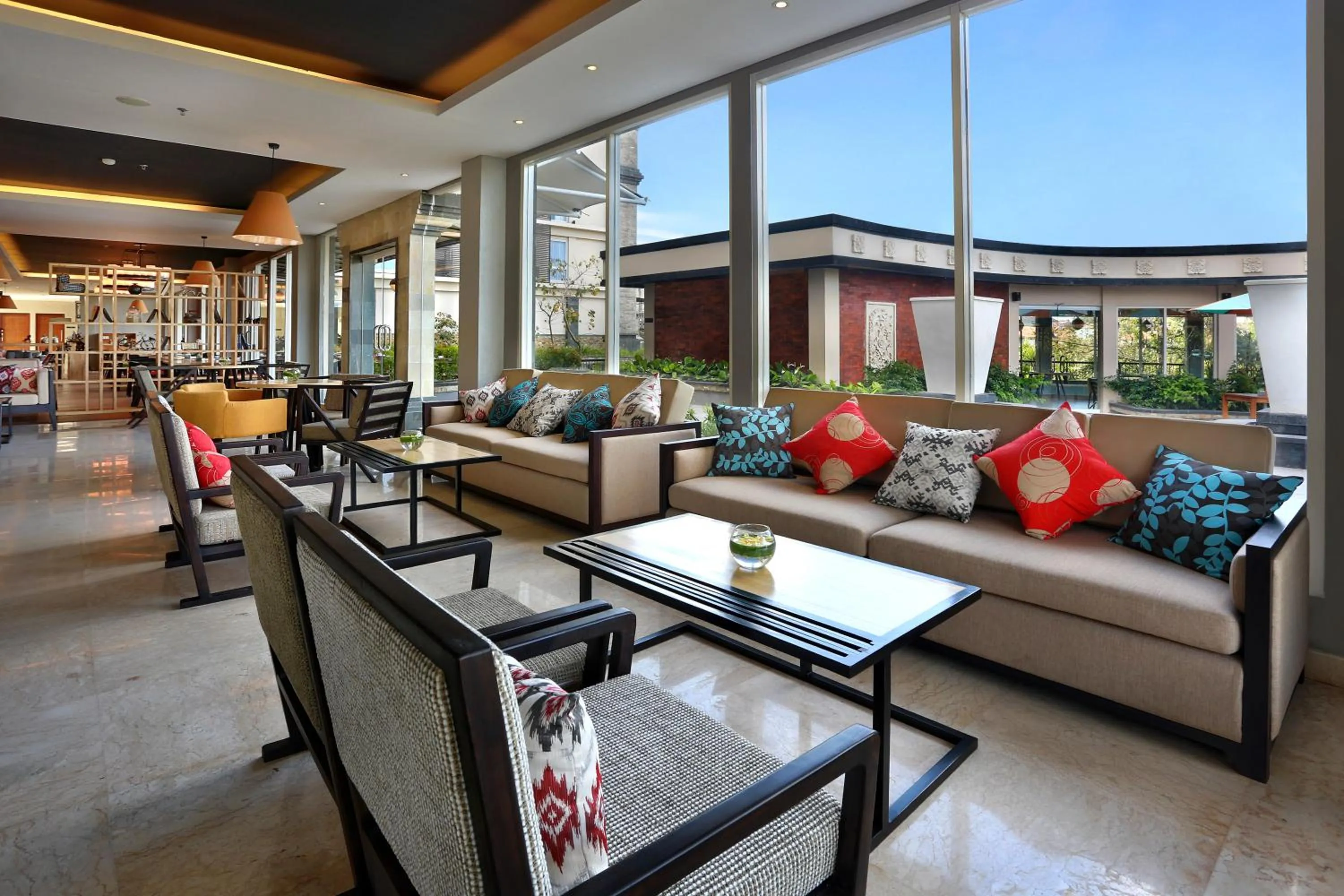 Lobby or reception, Restaurant/Places to Eat in Golden Tulip Essential Denpasar Hotel