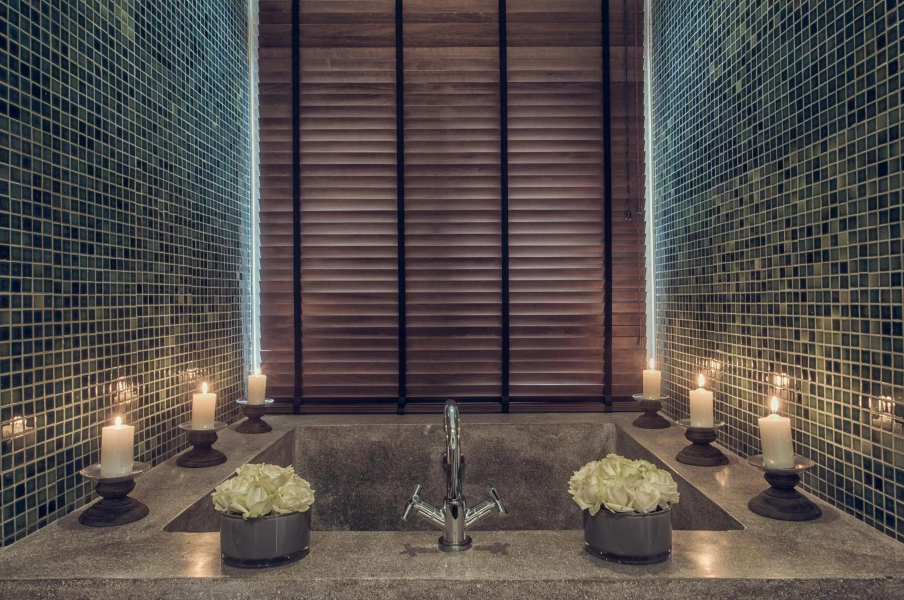 Day in Paradise Road Tintagel Colombo