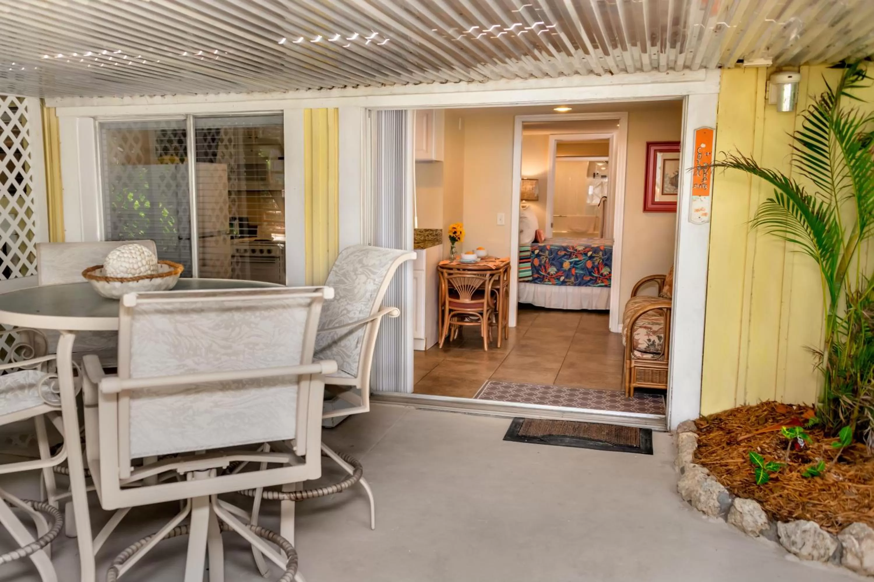 Patio in Cedar Cove Resort & Cottages