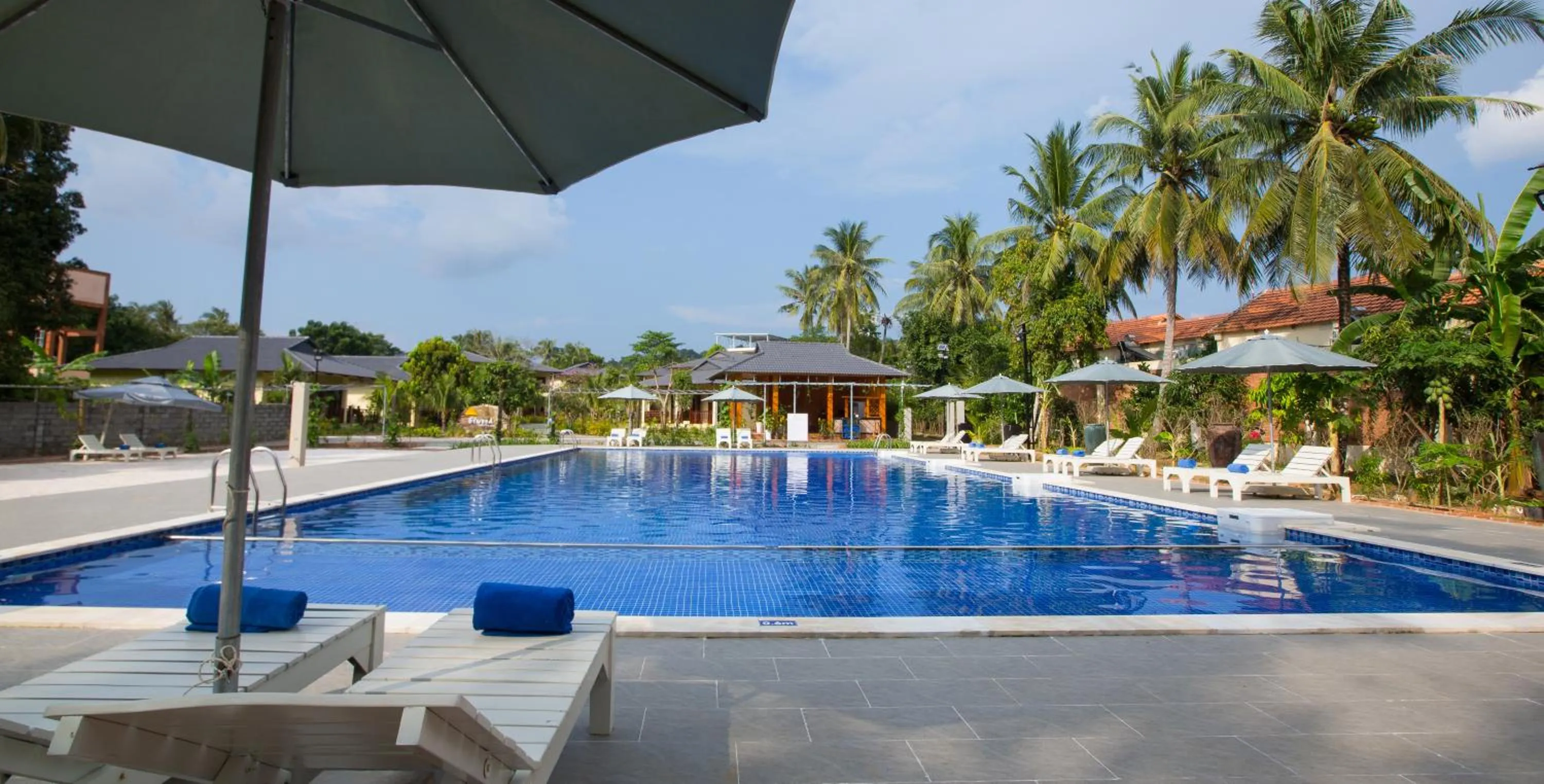 Swimming pool in Elwood Premier Resort Phu Quoc