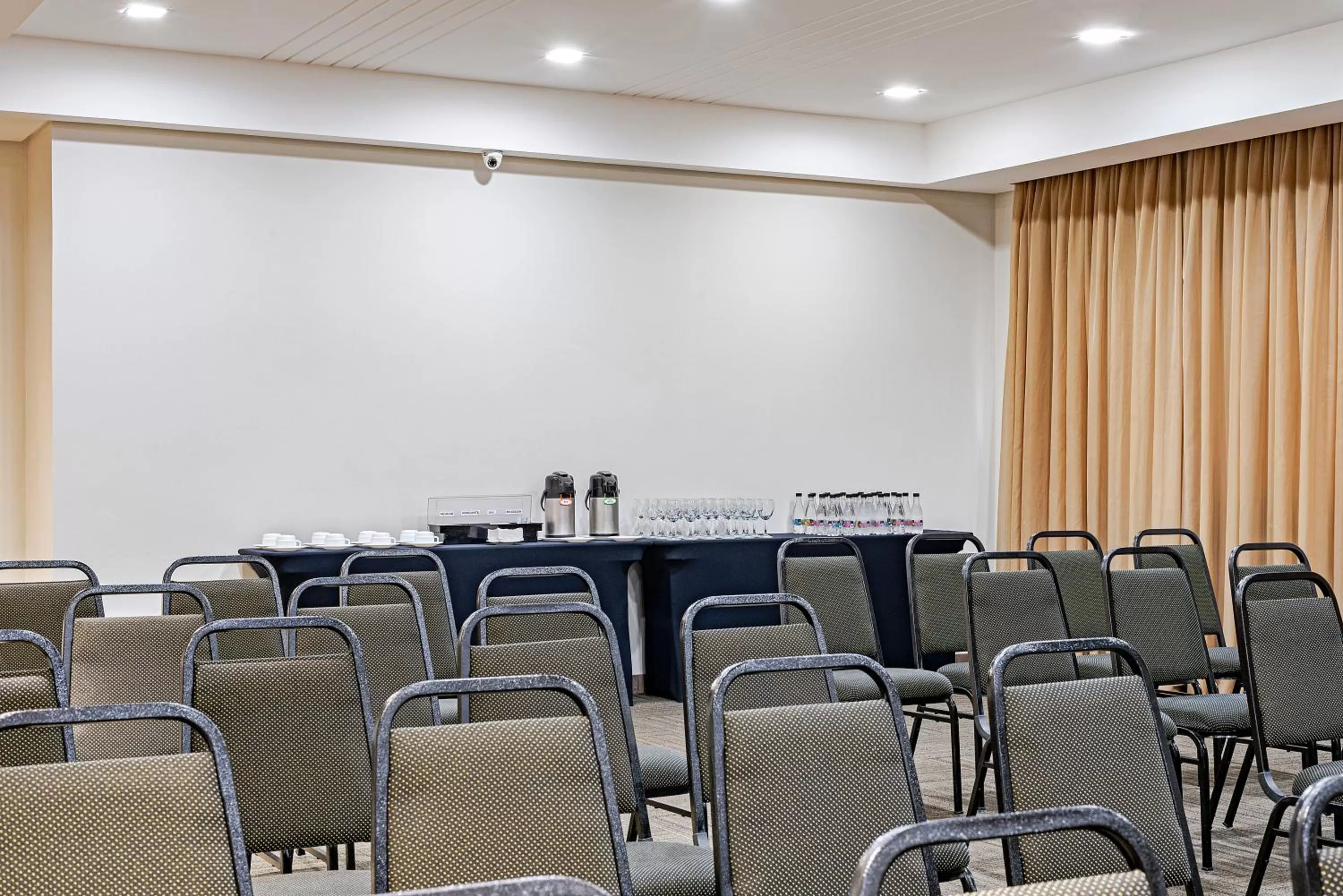 Meeting/conference room in Slim Curitiba Av das Torres