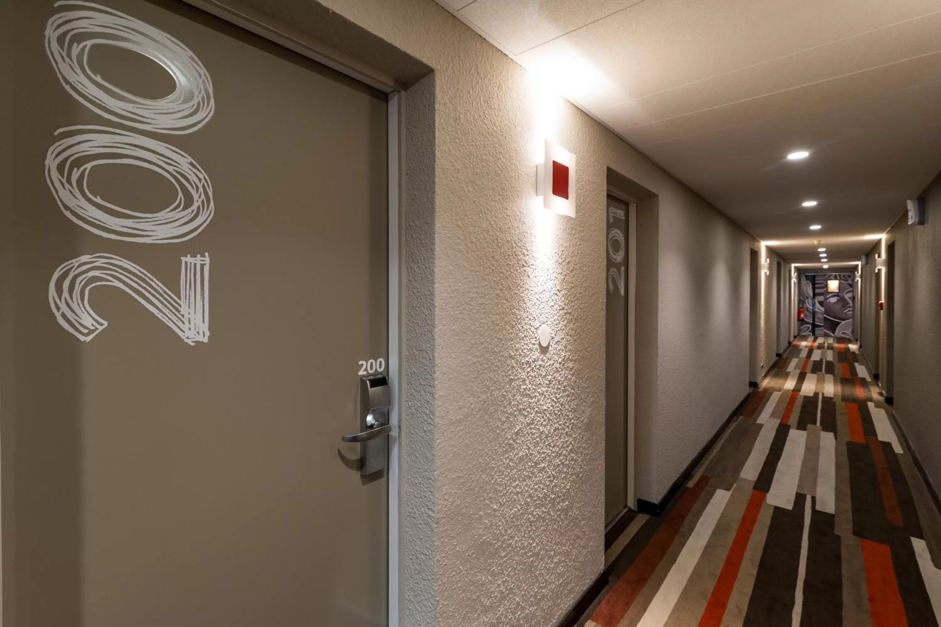 Logo/Certificate/Sign in ibis Montauban