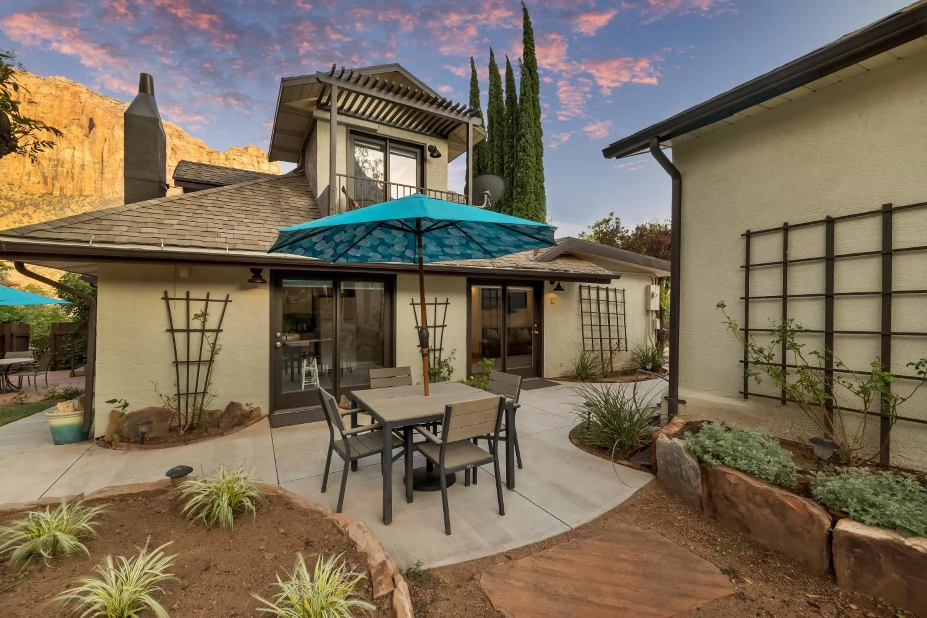 Patio in Red Rock Inn Cottages