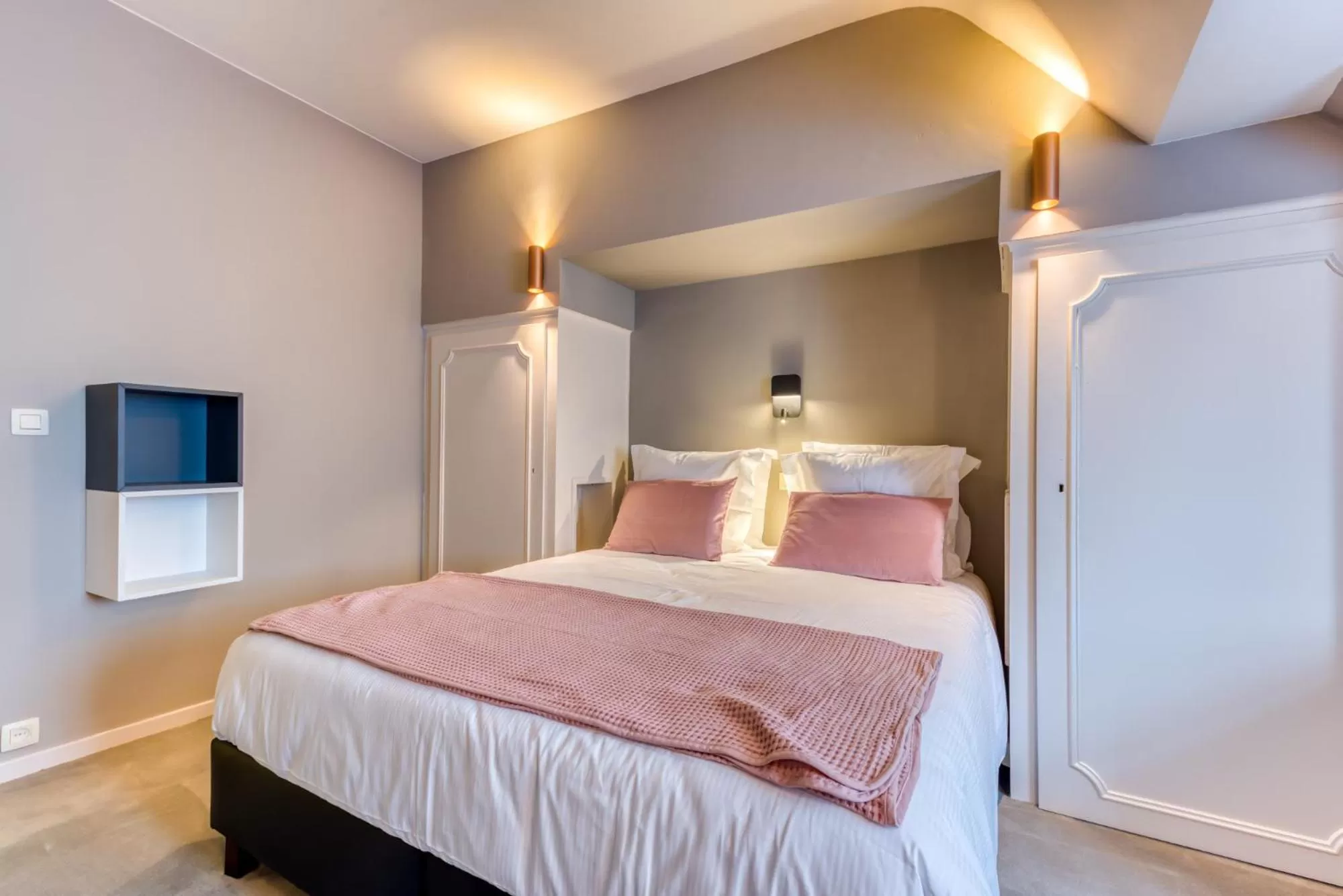 Bed in Hôtel Imperi'Ale