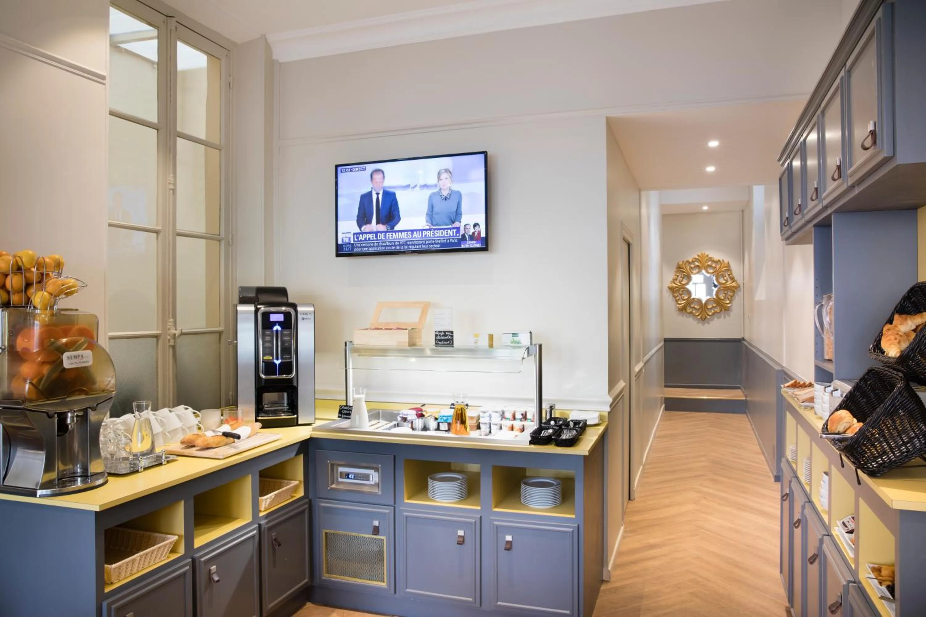 Other in A l'Hôtel Des Roys