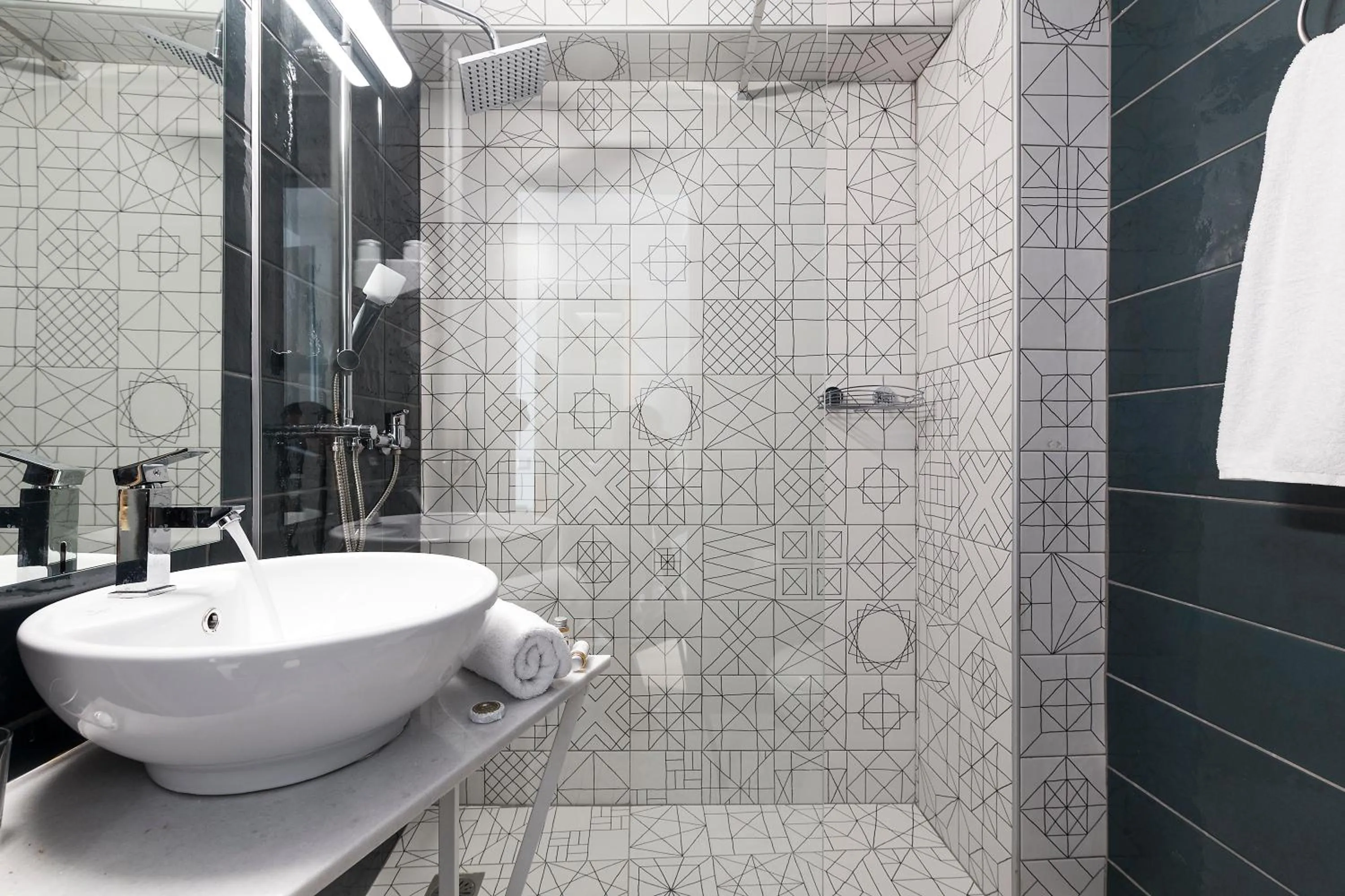 Shower in Be My Guest Athens