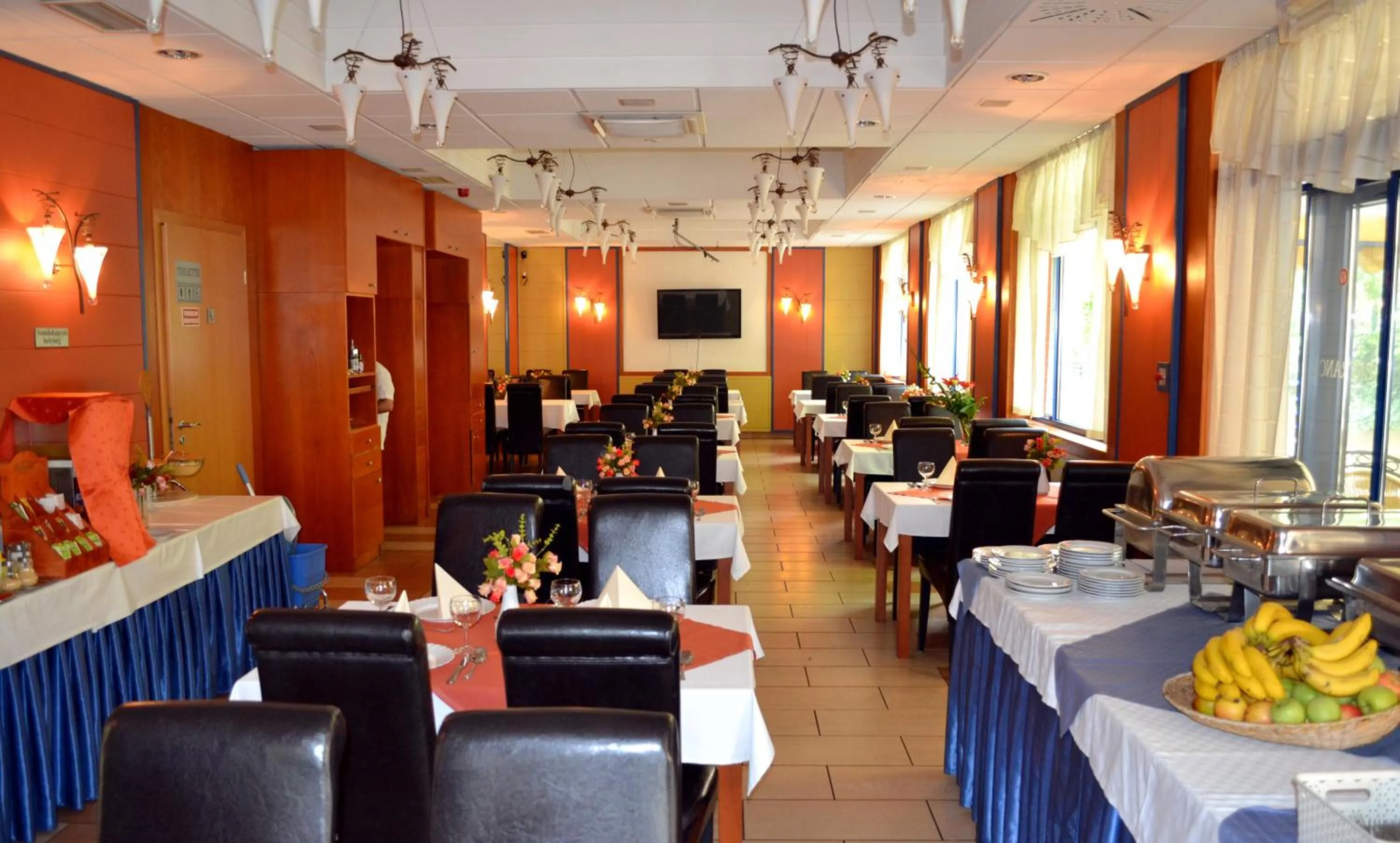 Restaurant/places to eat in Hotel Veritas