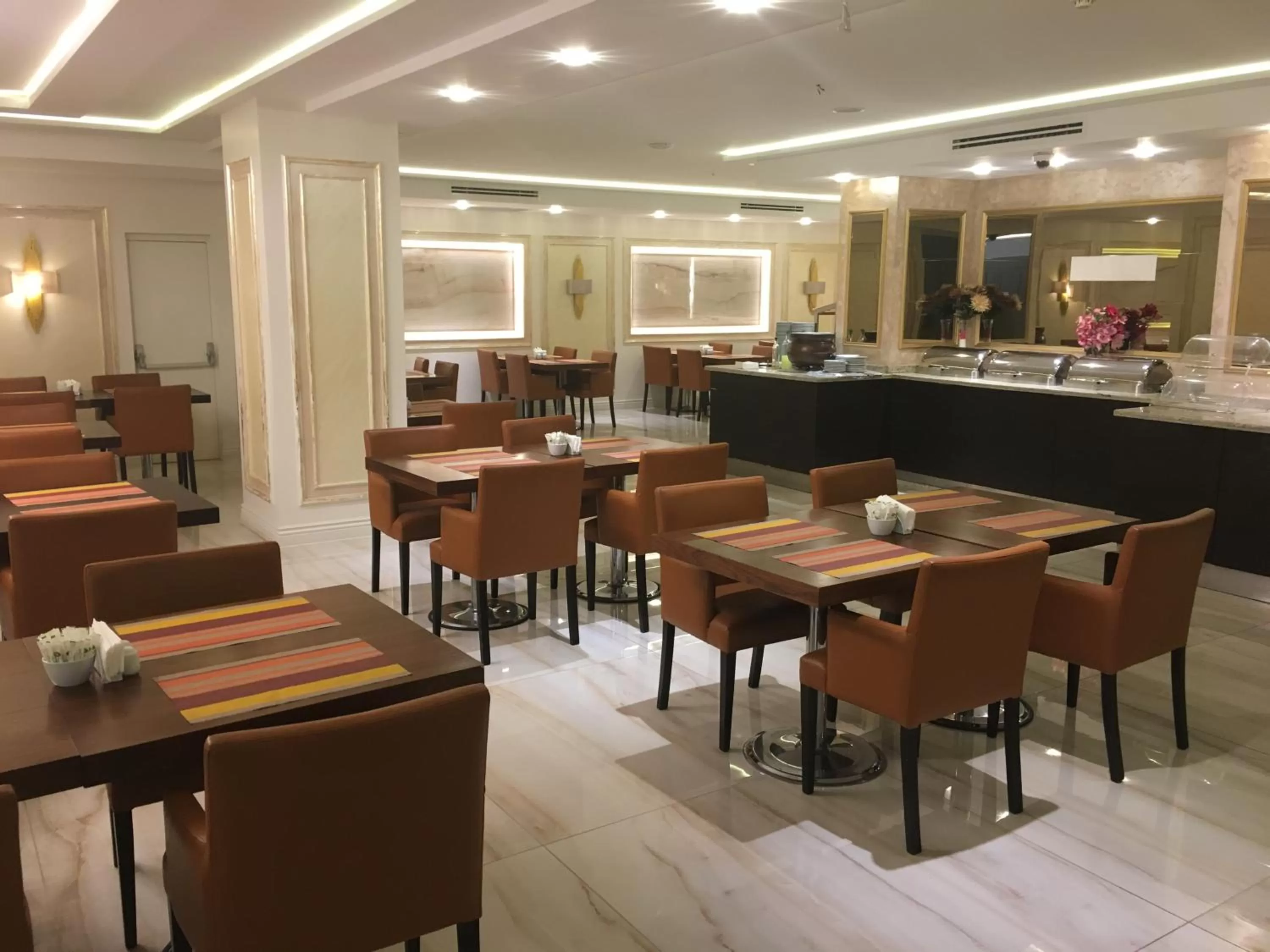 Restaurant/places to eat in Laleli Gonen Hotel