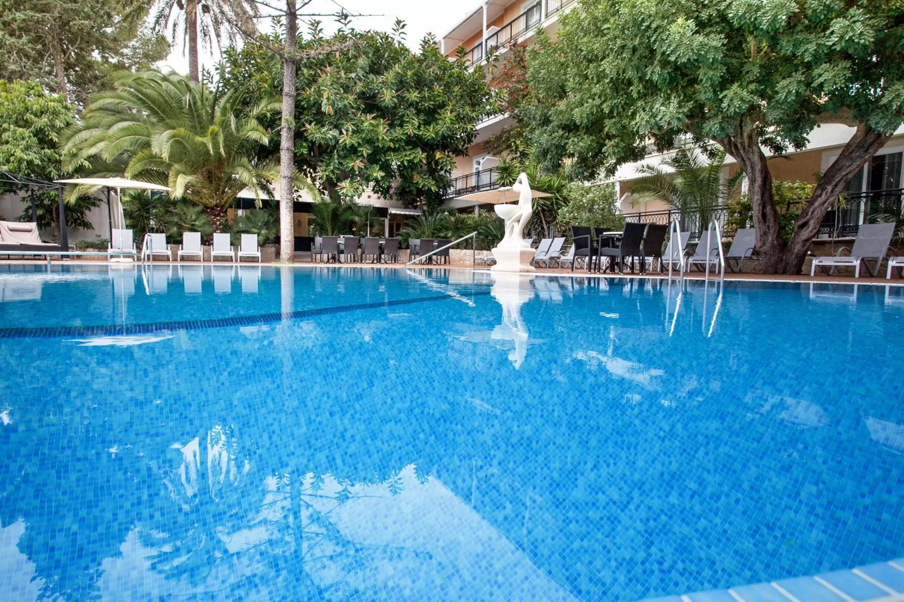 Swimming pool in Morlans Garden