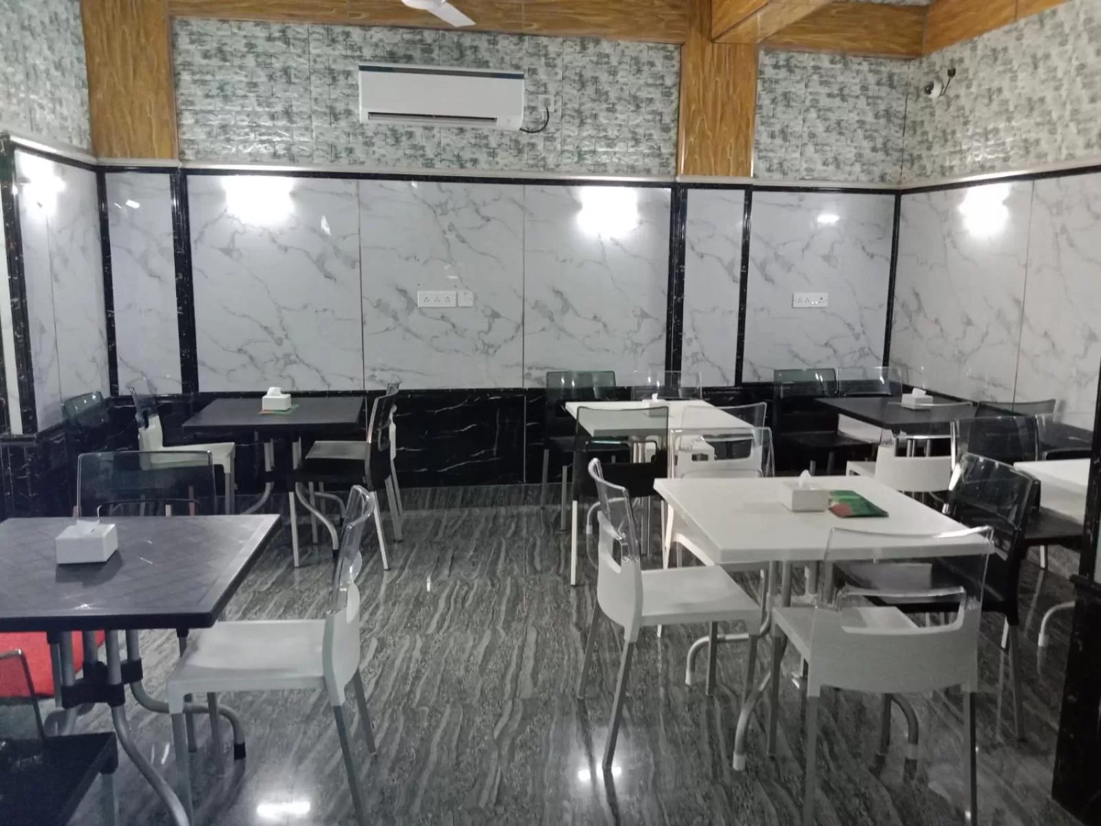 Restaurant/Places to Eat in Soukyam Hotel