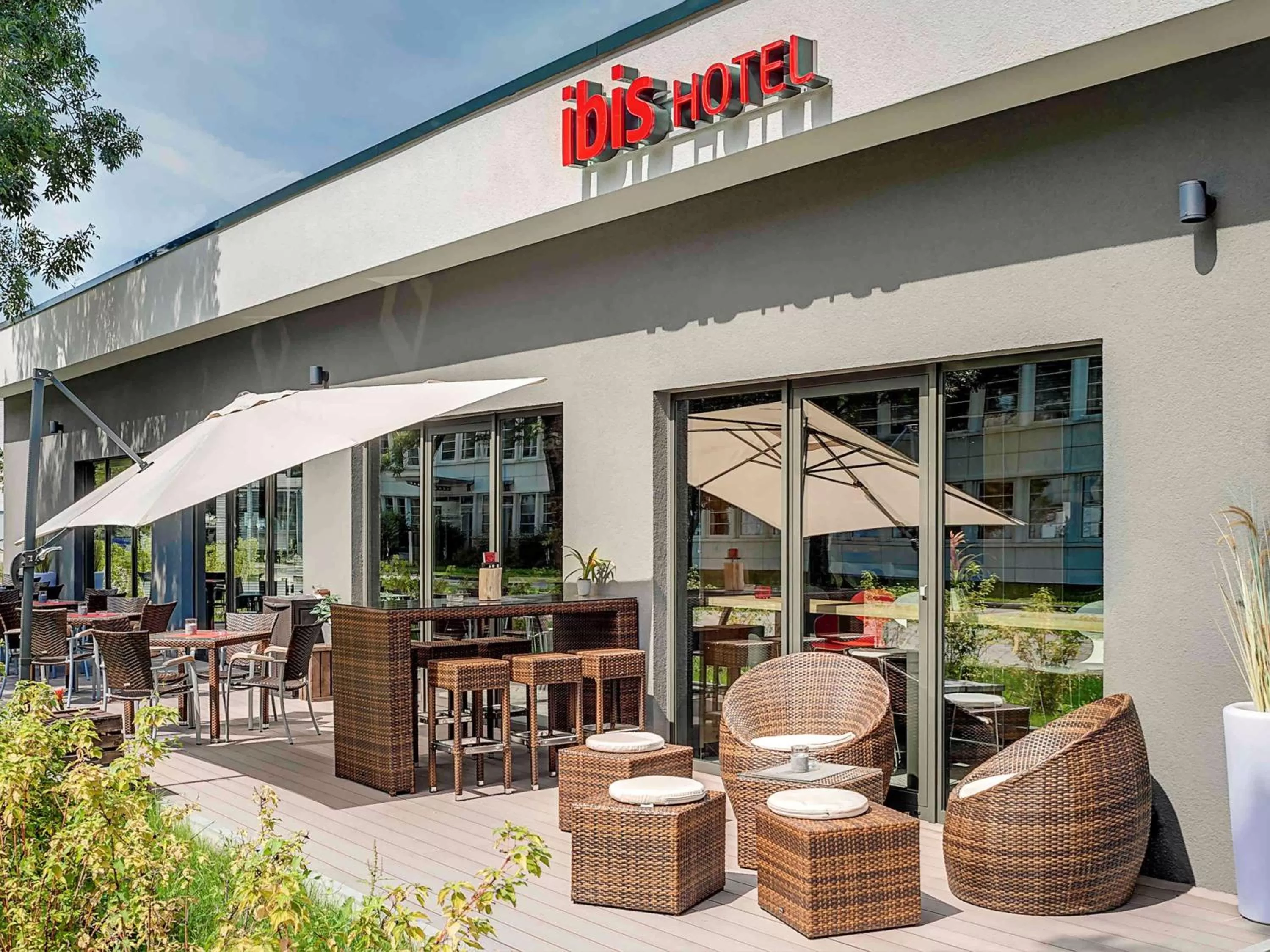 Restaurant/places to eat in Ibis München Airport Süd