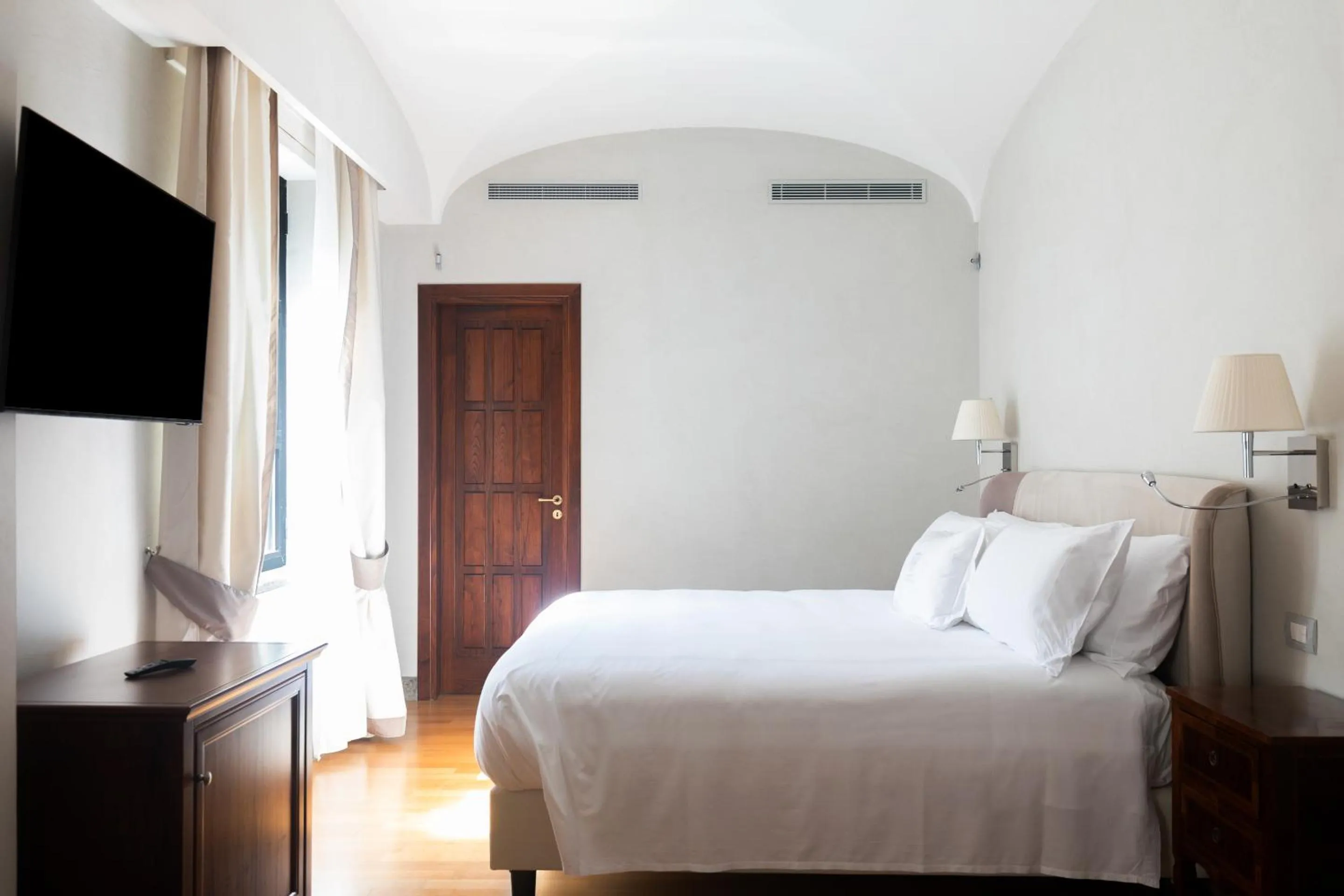 Bed in Grand Hotel Cocumella