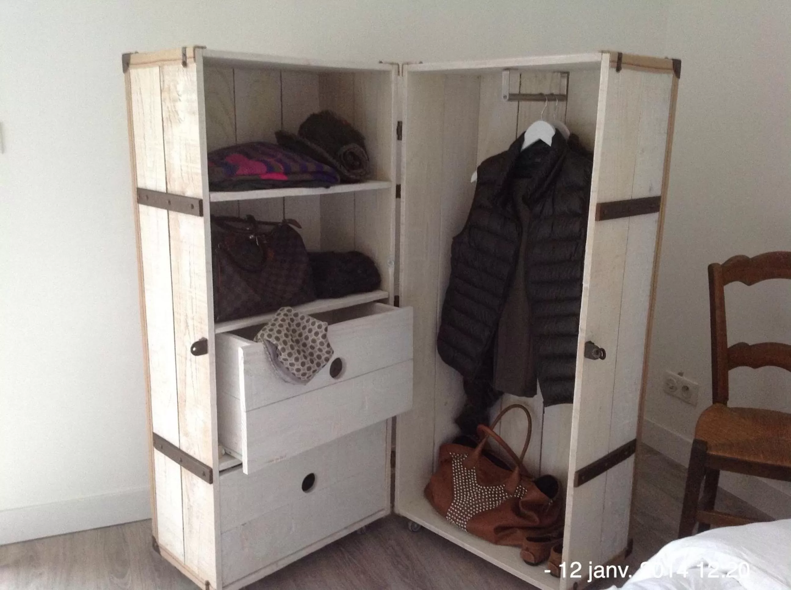 Decorative detail, Bunk Bed in La Balade des Marais