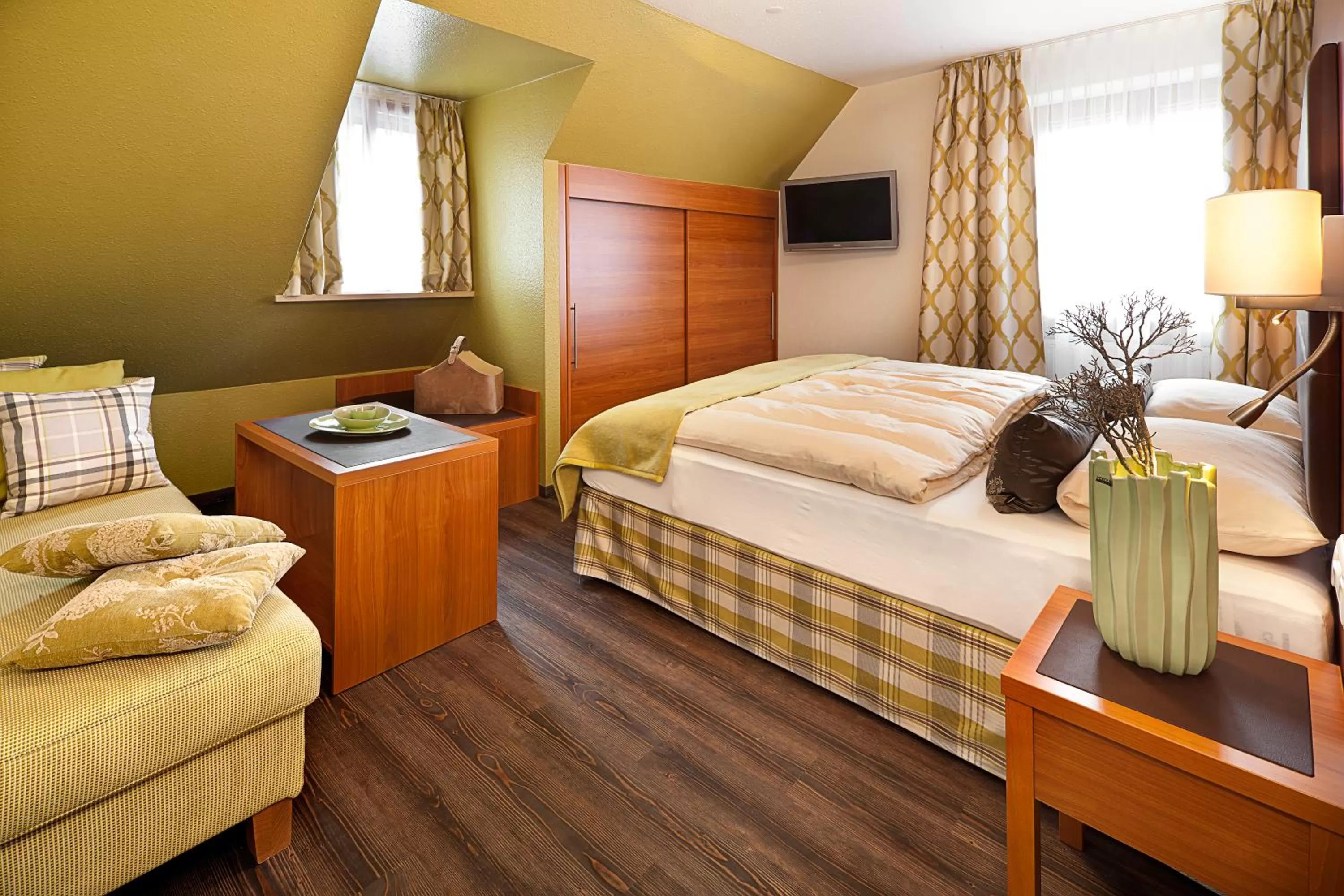 Photo of the whole room, Bed in Altstadt-Hotel Zum Hechten