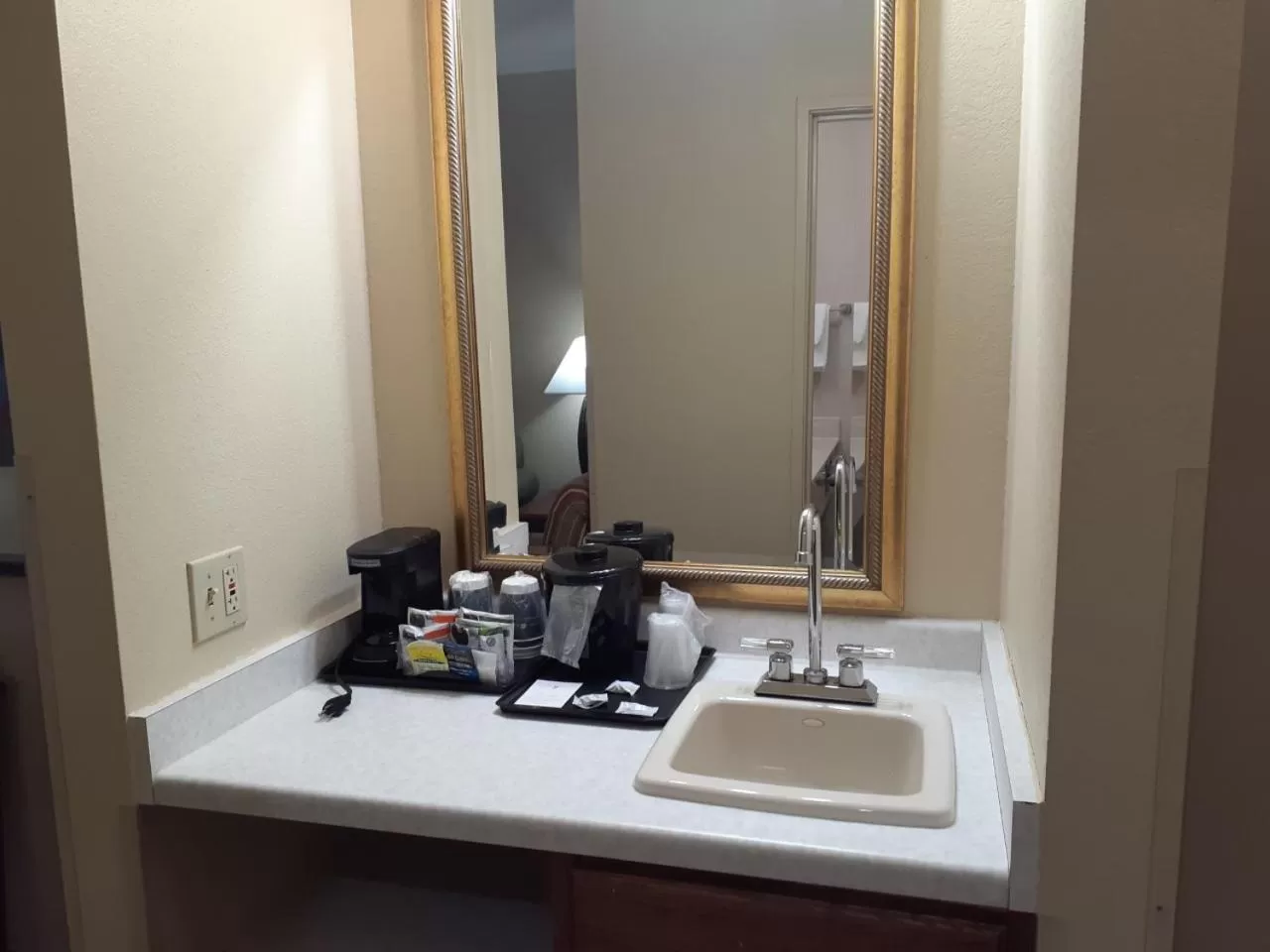 Country Inn & Suites by Radisson, Freeport, IL