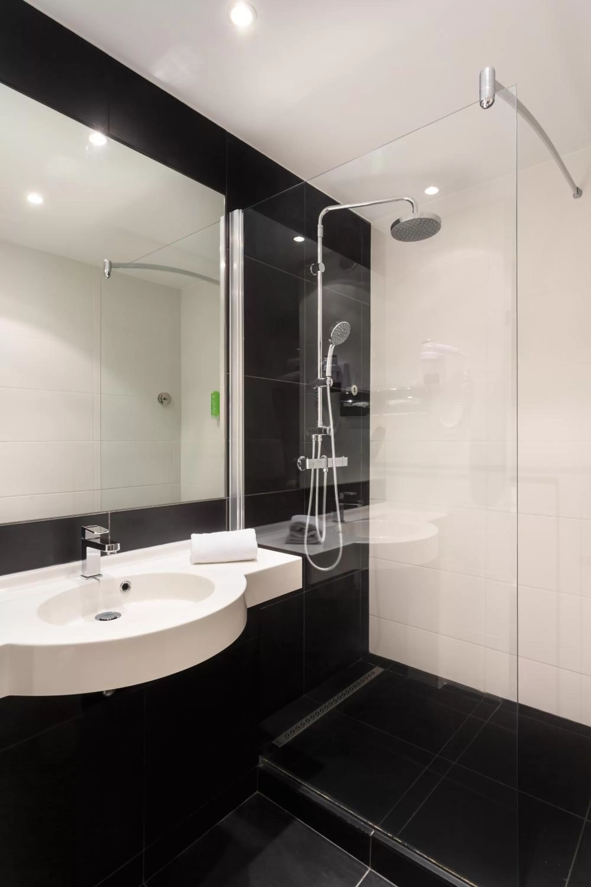 Bathroom in Best Western Hotel Mediterranee Menton