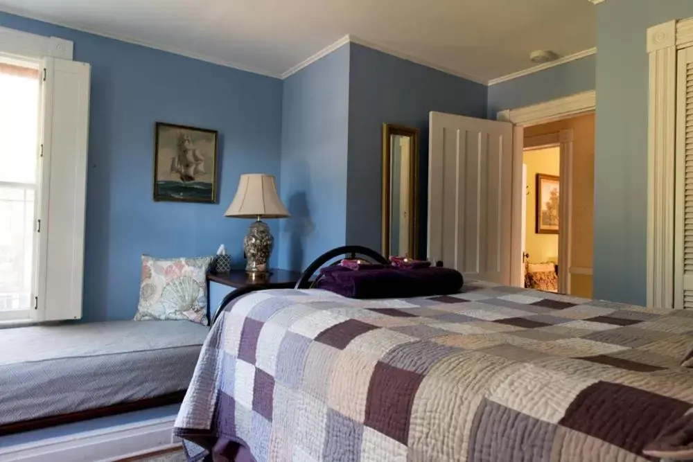 Double or Twin Room with Bathroom in The Fox and Owl Inn Double or Twin Room with Bathroom in The Fox and Owl Inn