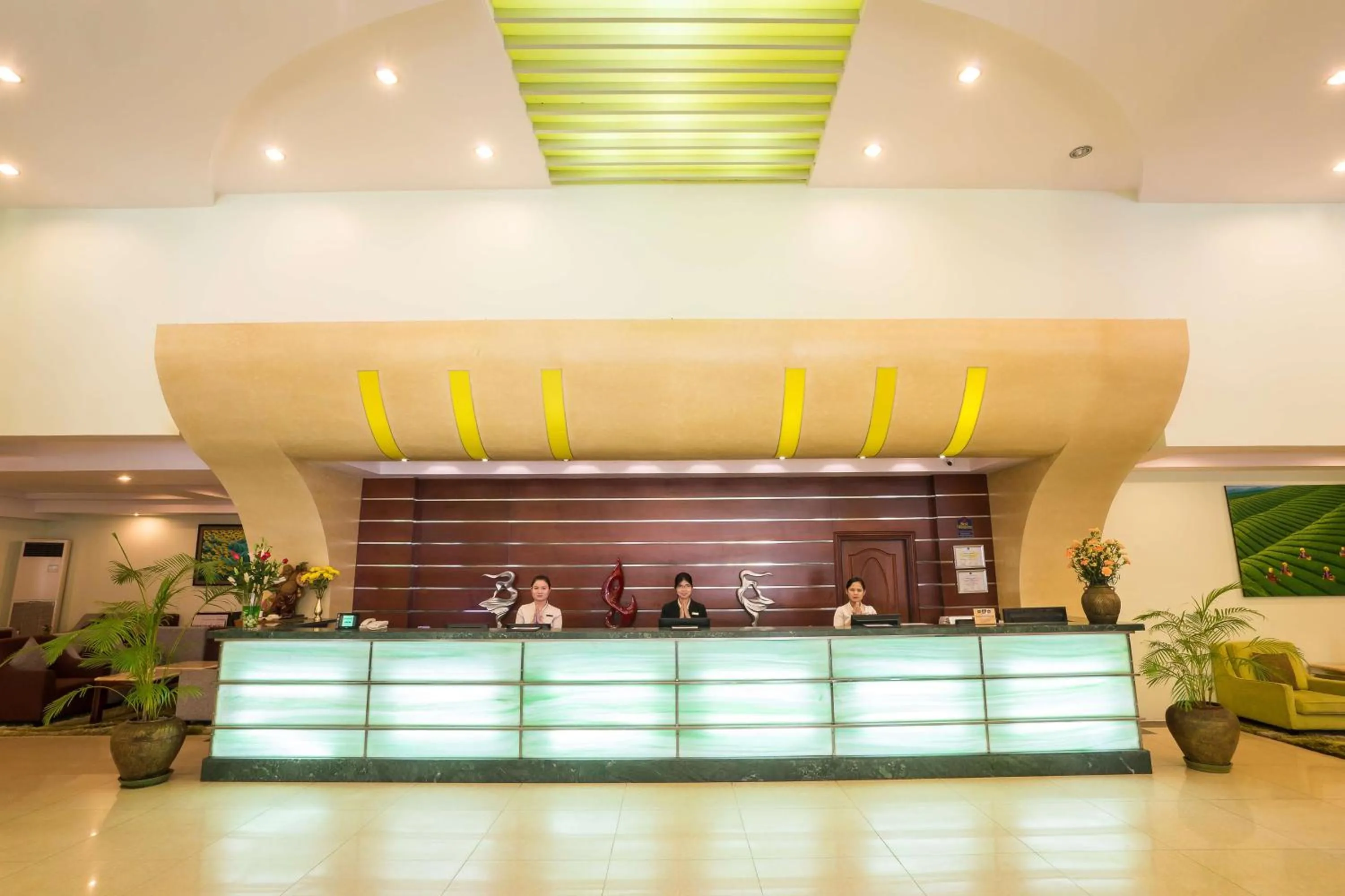 Lobby or reception in Best Western Green Hill Hotel