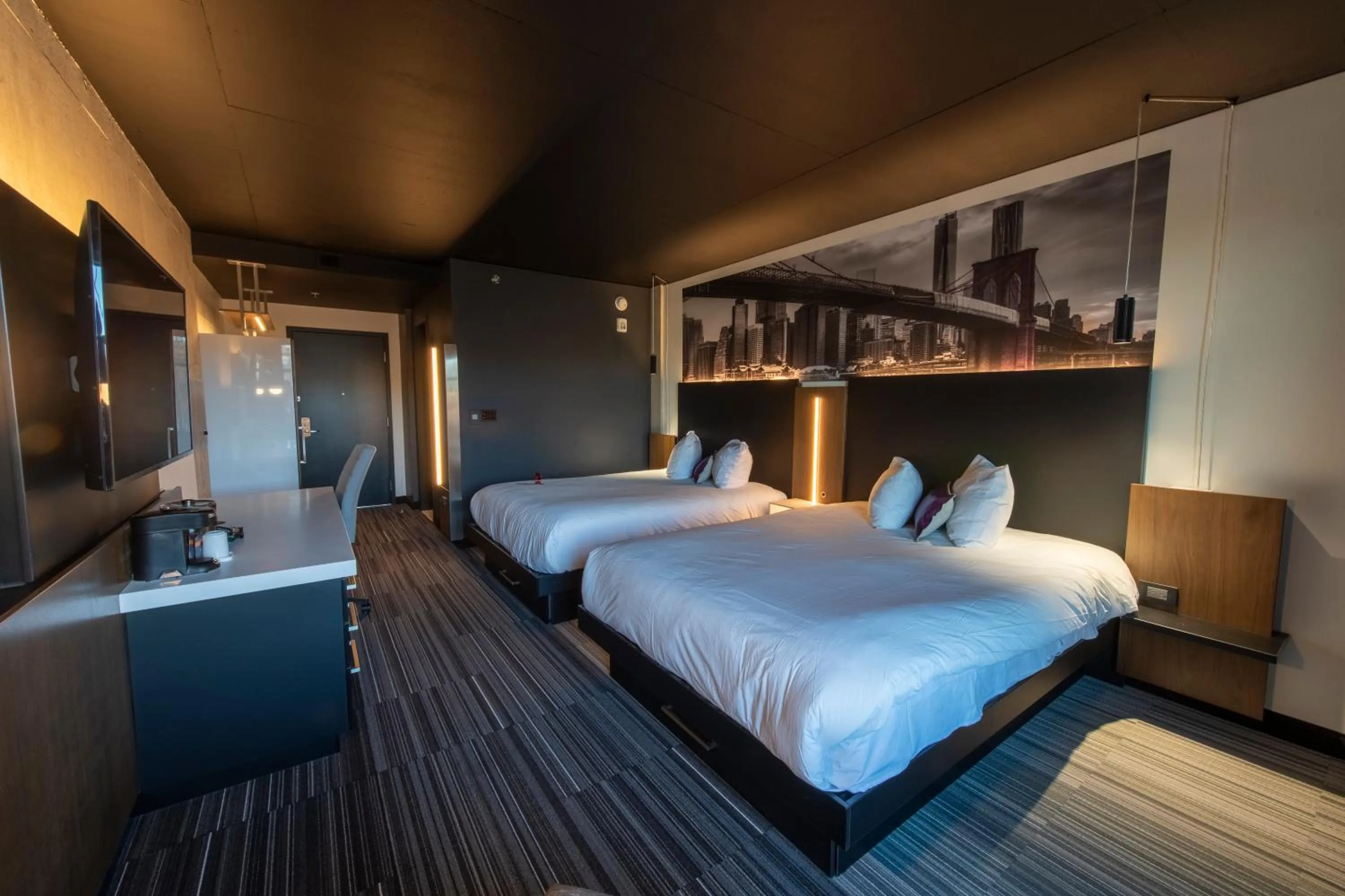 Bed in Grand Times Hotel – Aeroport de Quebec