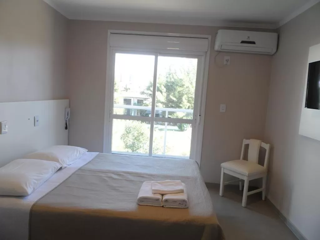 Property building, Bed in Hotel Jardim do Mar