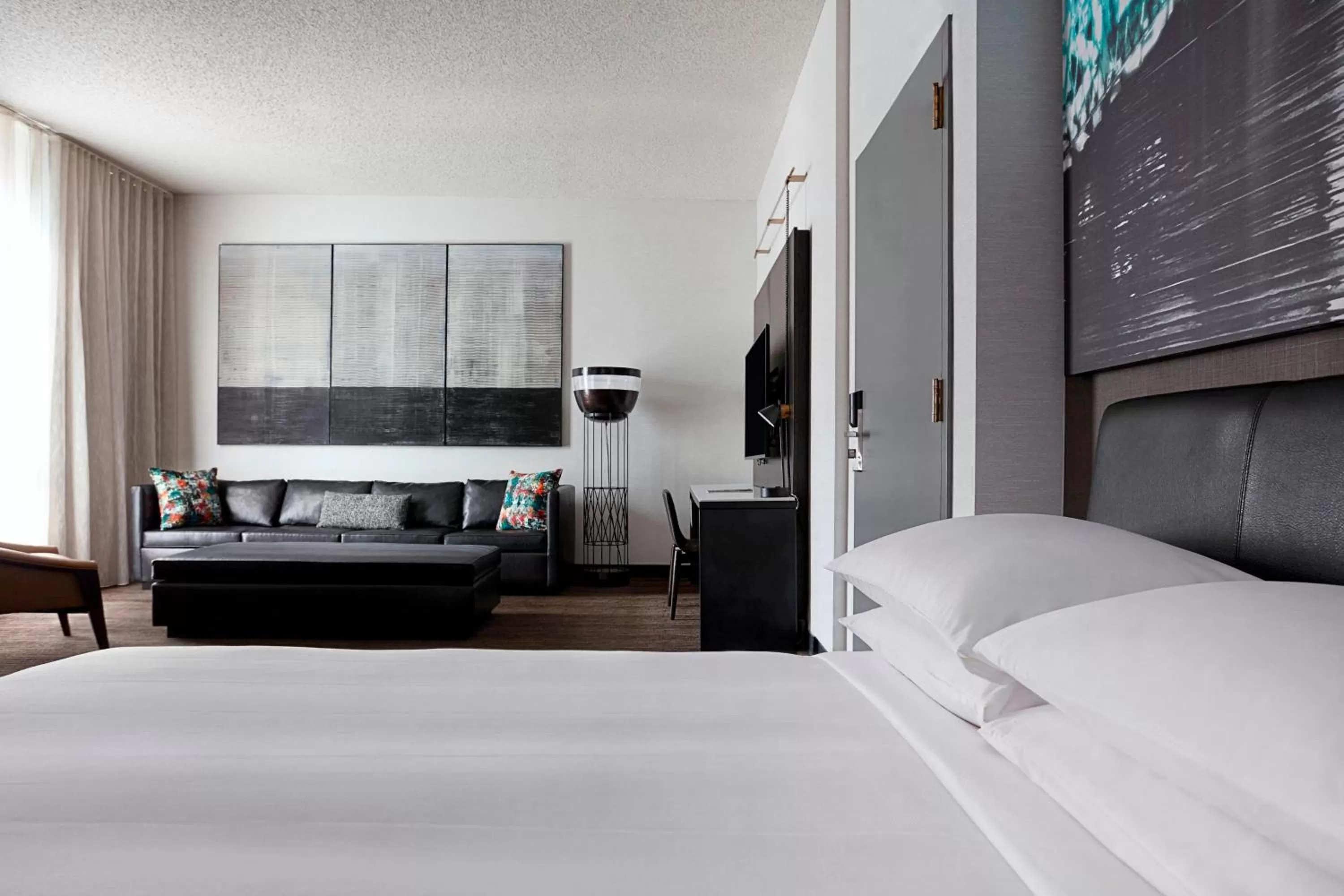 Photo of the whole room, Bed in New York Marriott at the Brooklyn Bridge