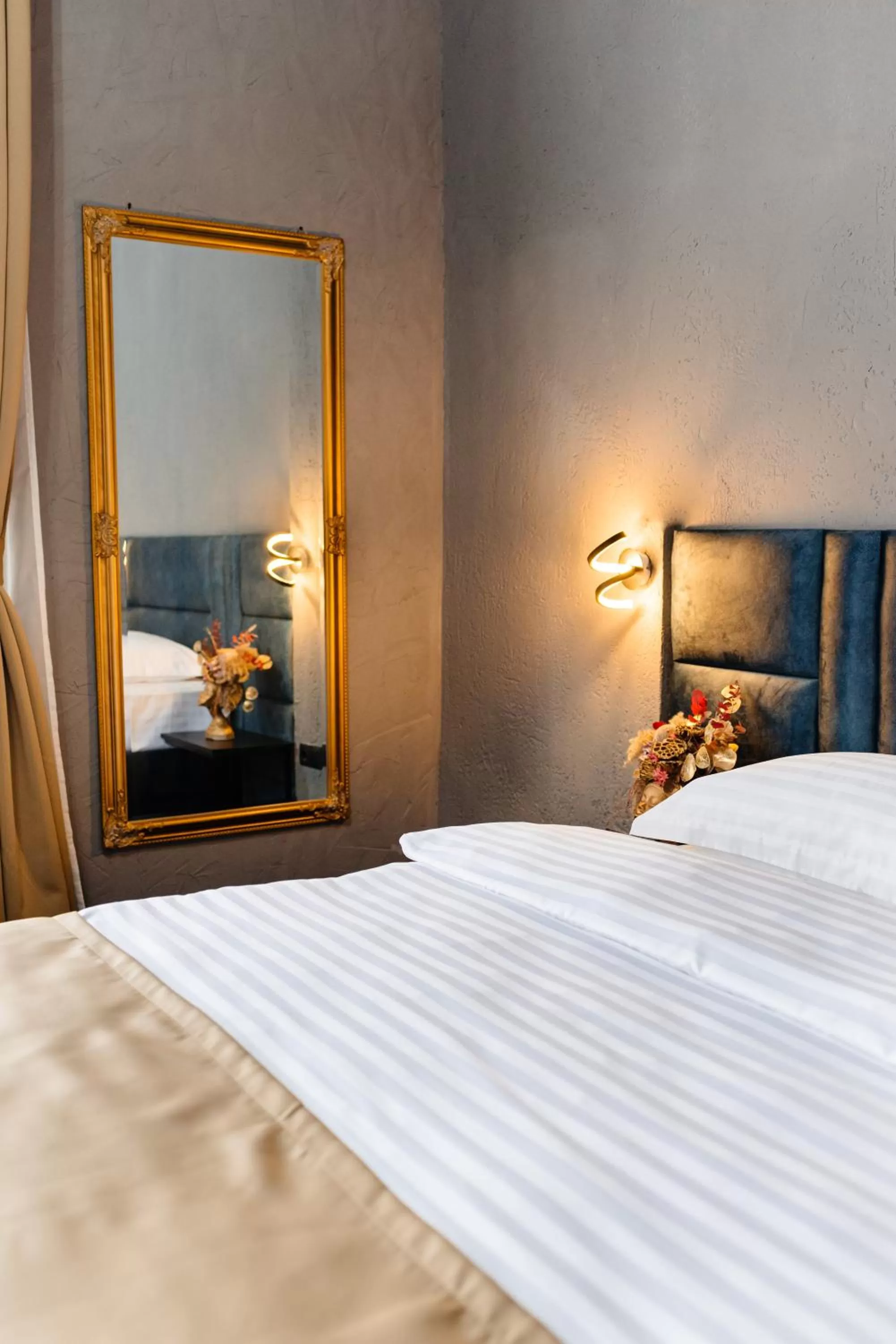 Bed in Palace Bulevard Inn