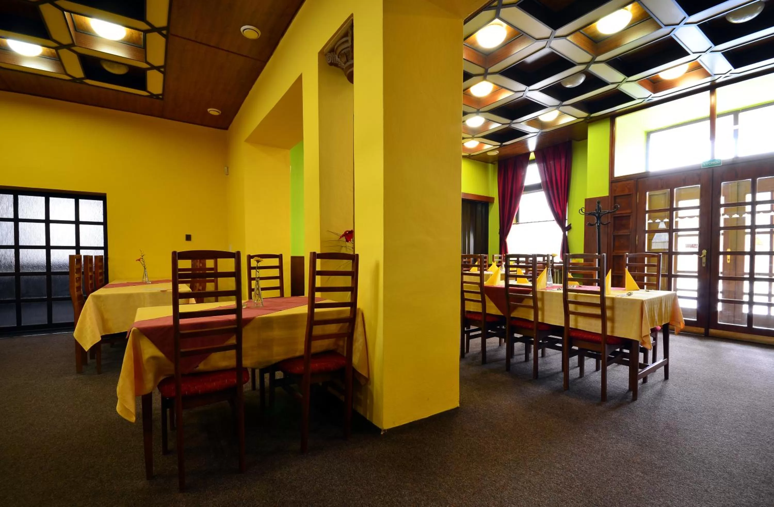 Restaurant/places to eat in Hotel Isora