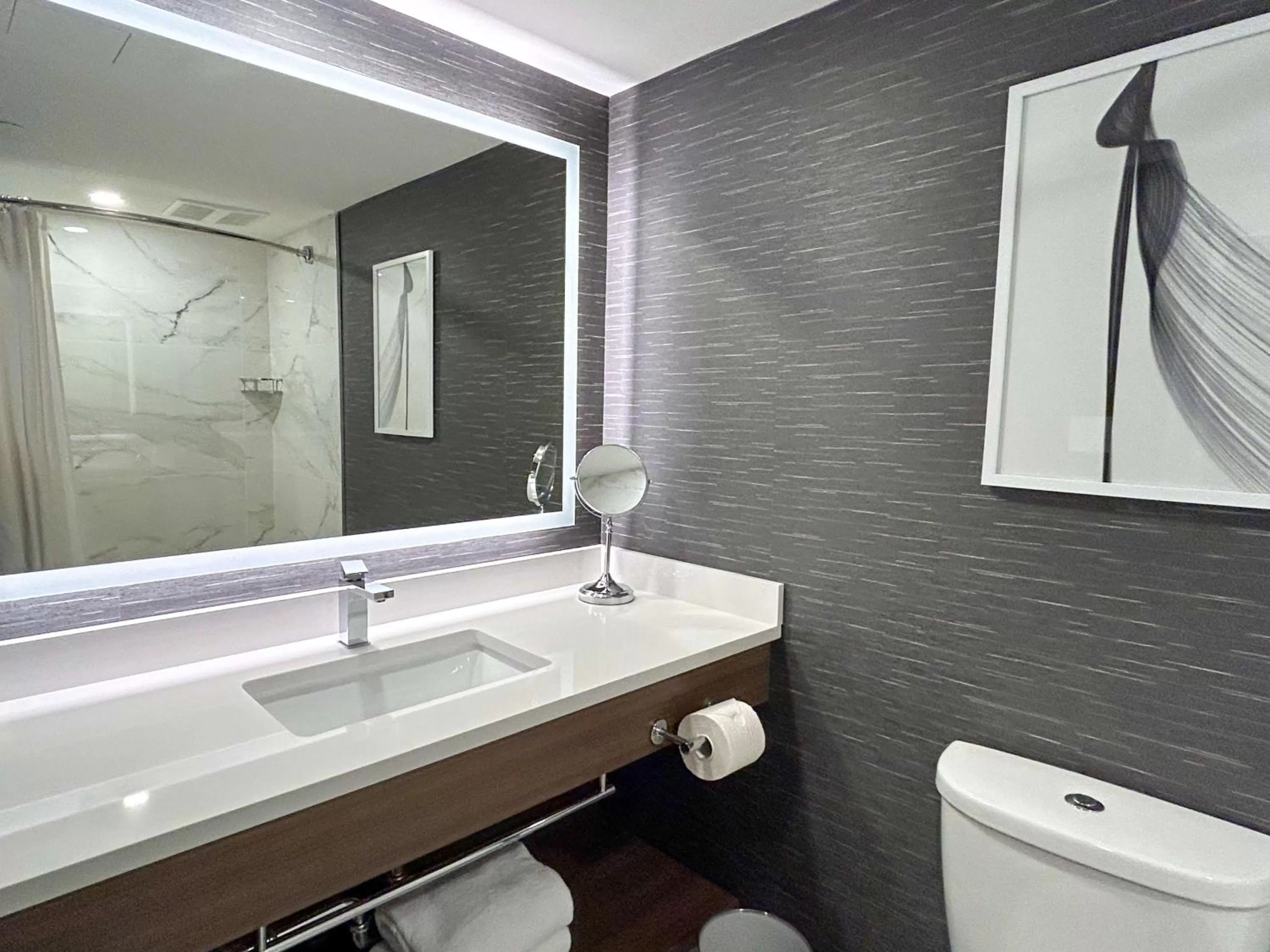 Bathroom in Radisson Blu Vancouver Airport Hotel & Marina