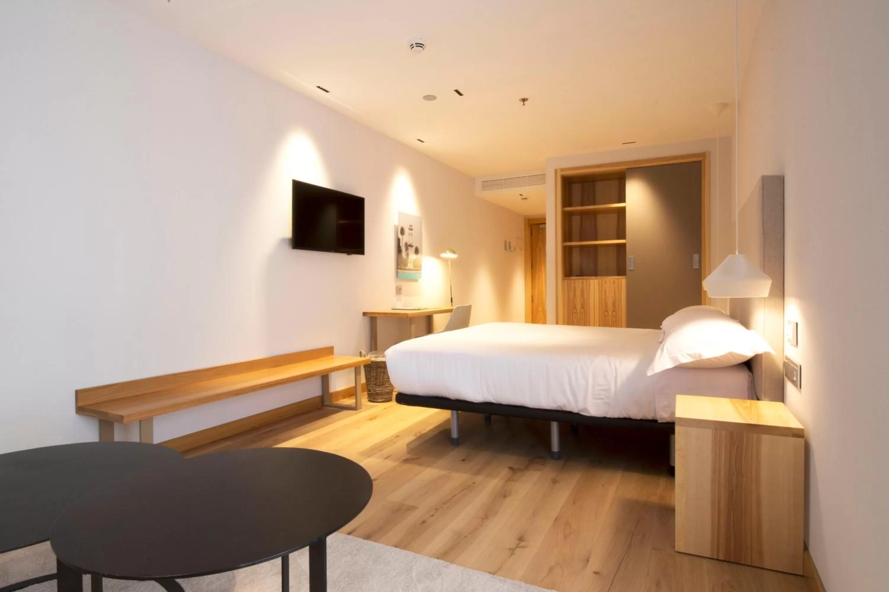 Photo of the whole room, Bed in Zenit Sevilla