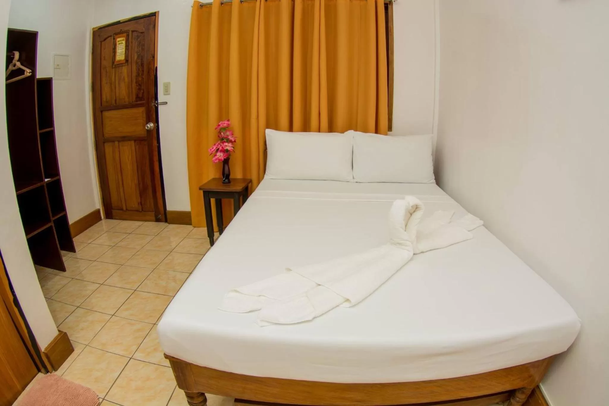 Bed in Jurias Garden Hotel