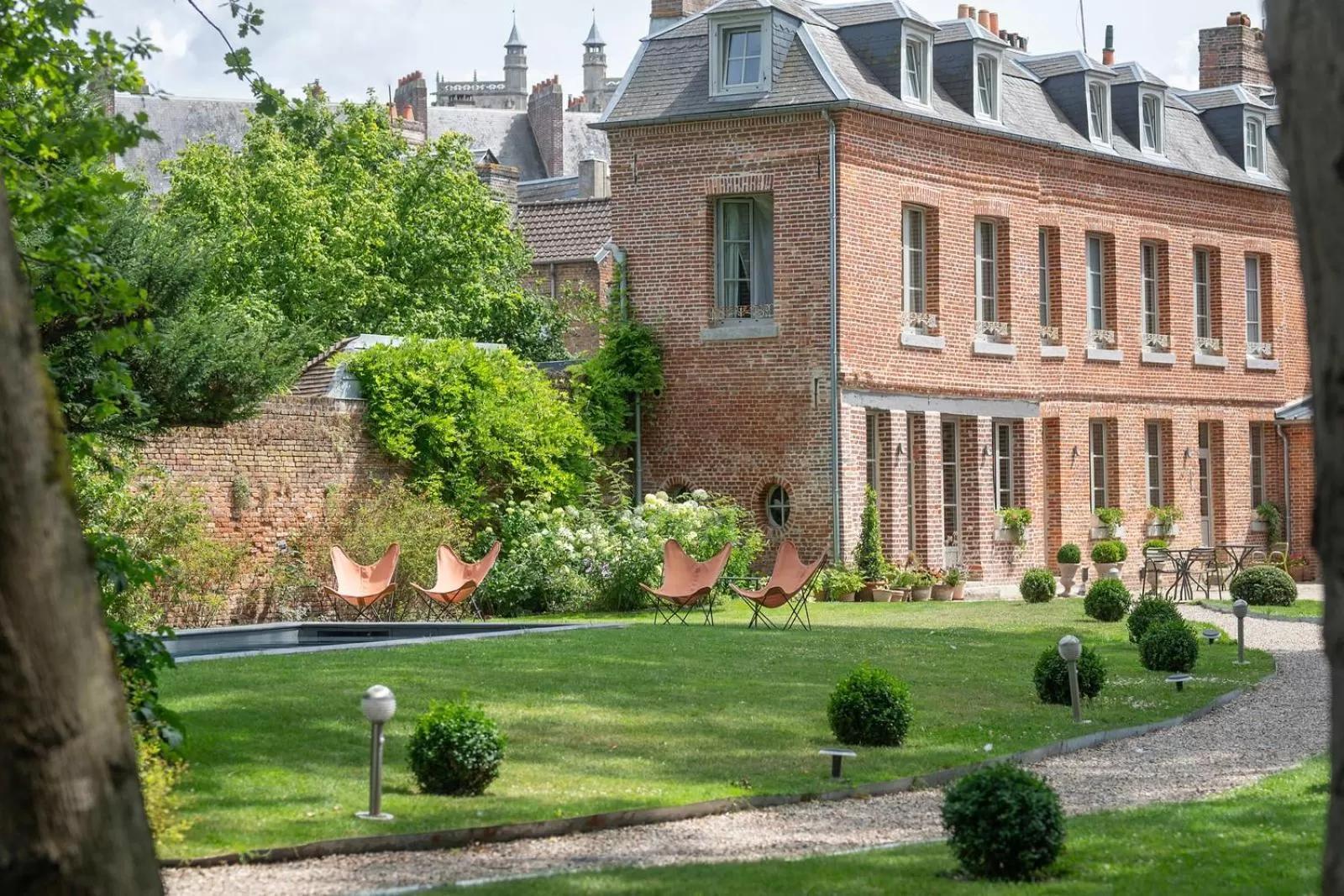 Property Building in les Myrrhophores et Spa, Chambres d'Hôtes et Gîtes de charme