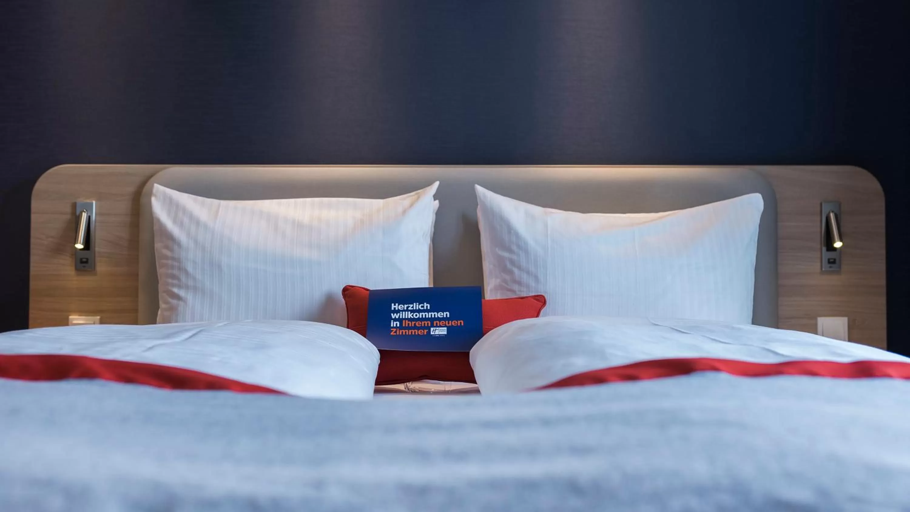 Photo of the whole room, Bed in Holiday Inn Express - Wiesbaden by IHG