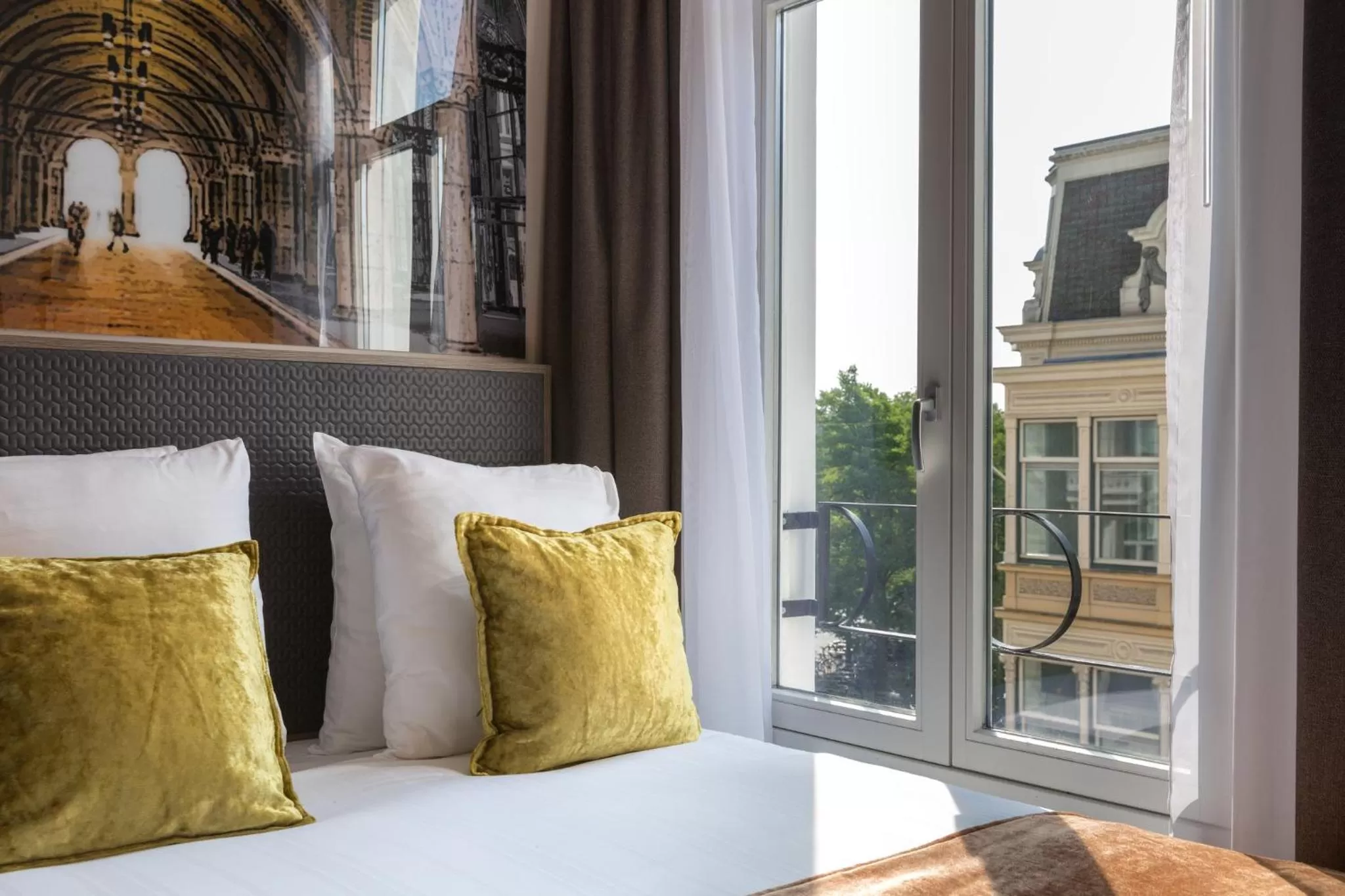 Photo of the whole room, Bed in Leonardo Boutique Museumhotel