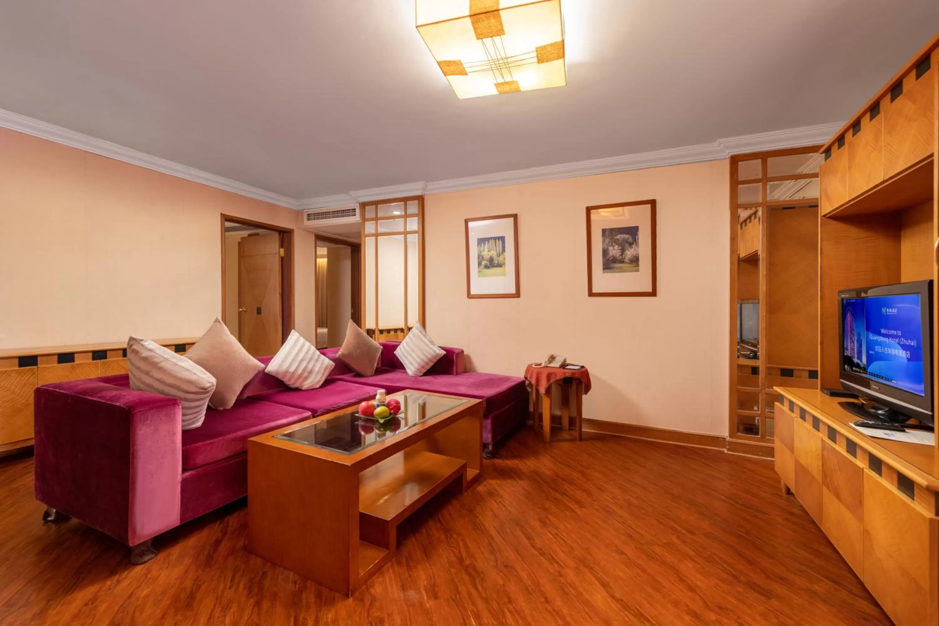 Living room in Guangdong Hotel (Zhuhai)