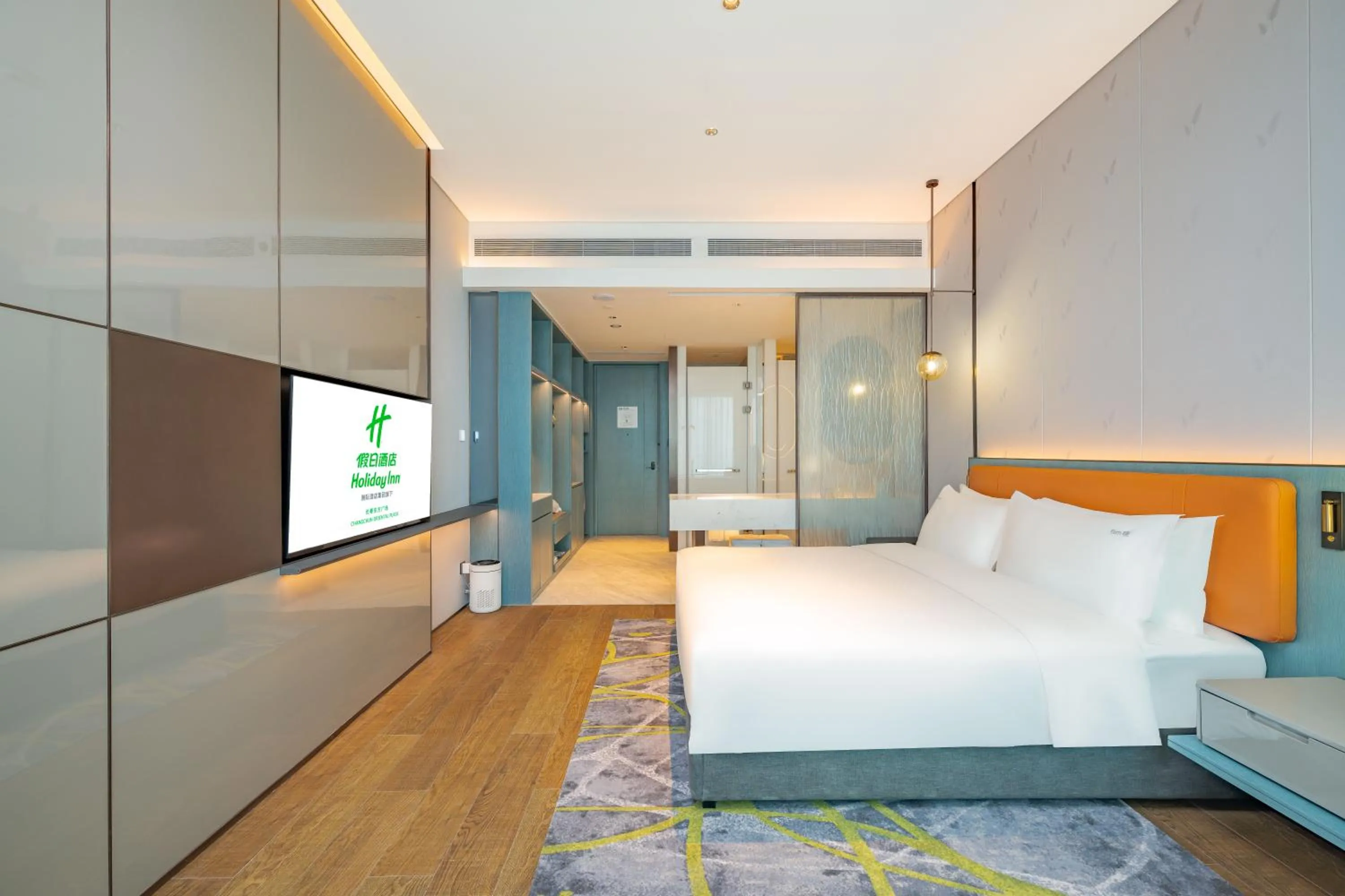 Photo of the whole room, Bed in Holiday Inn Changchun Oriental Plaza by IHG