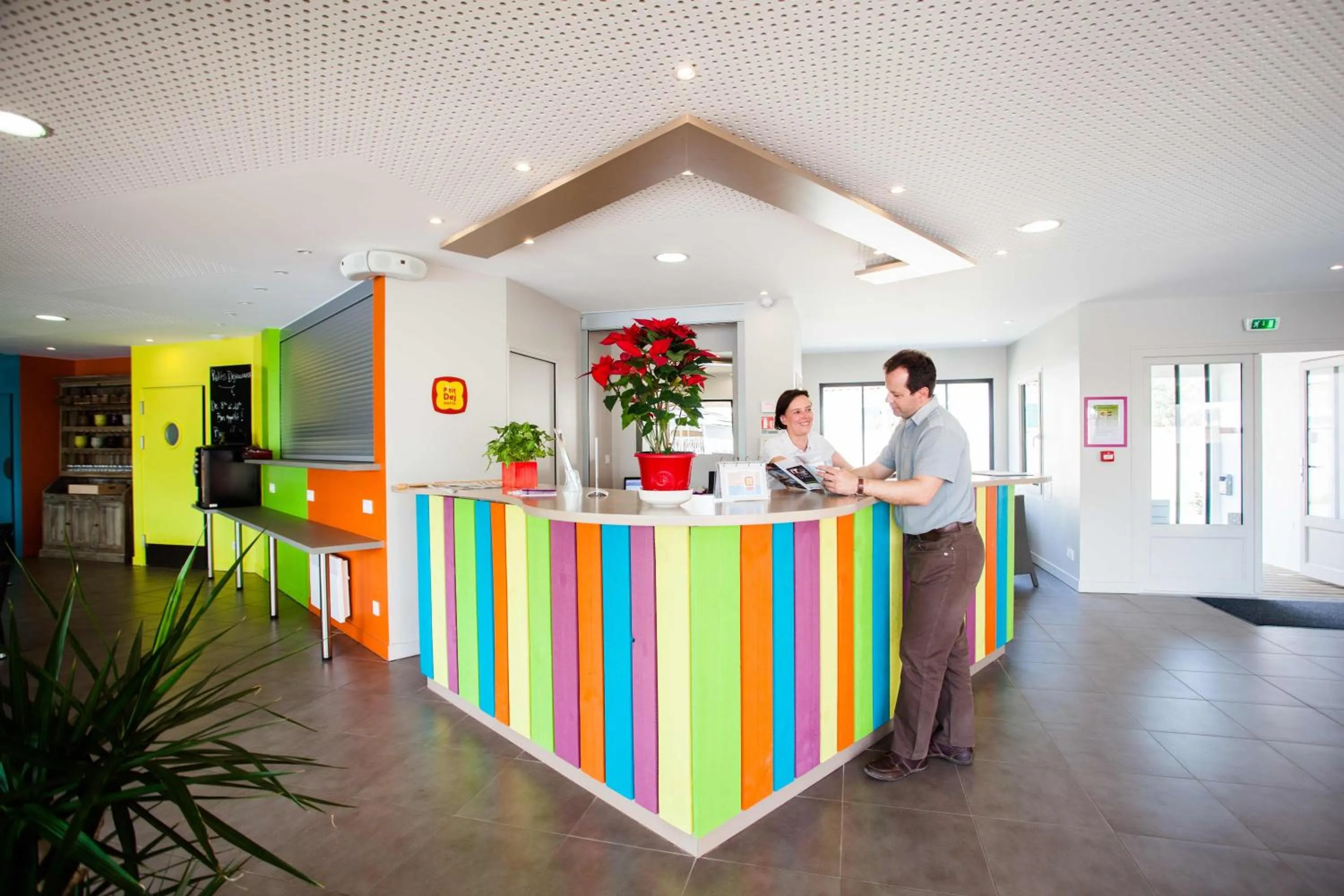 Lobby or reception in Hôtel de Ré, "The Originals Résidence"