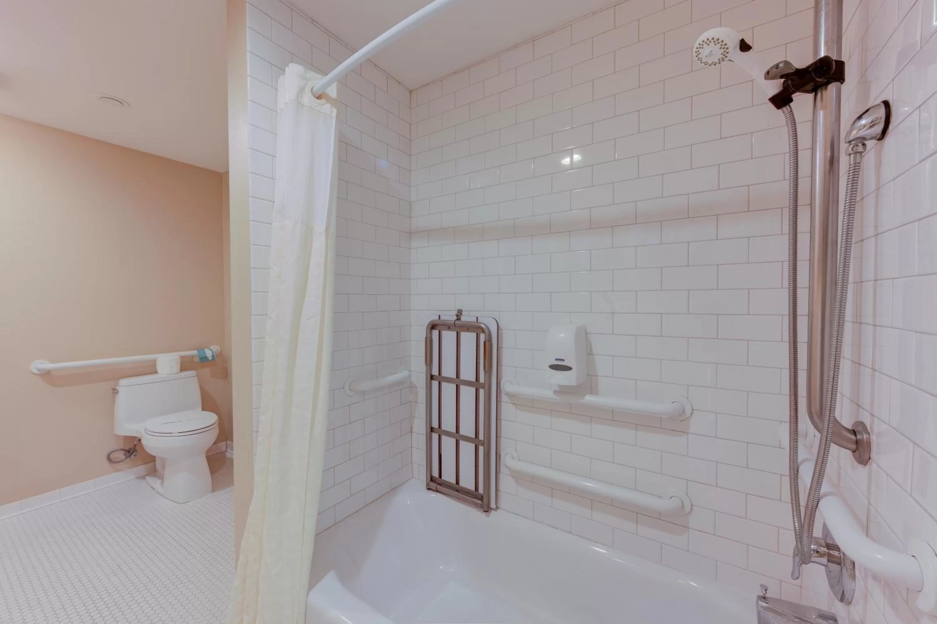 Shower in Gaslamp Plaza Suites