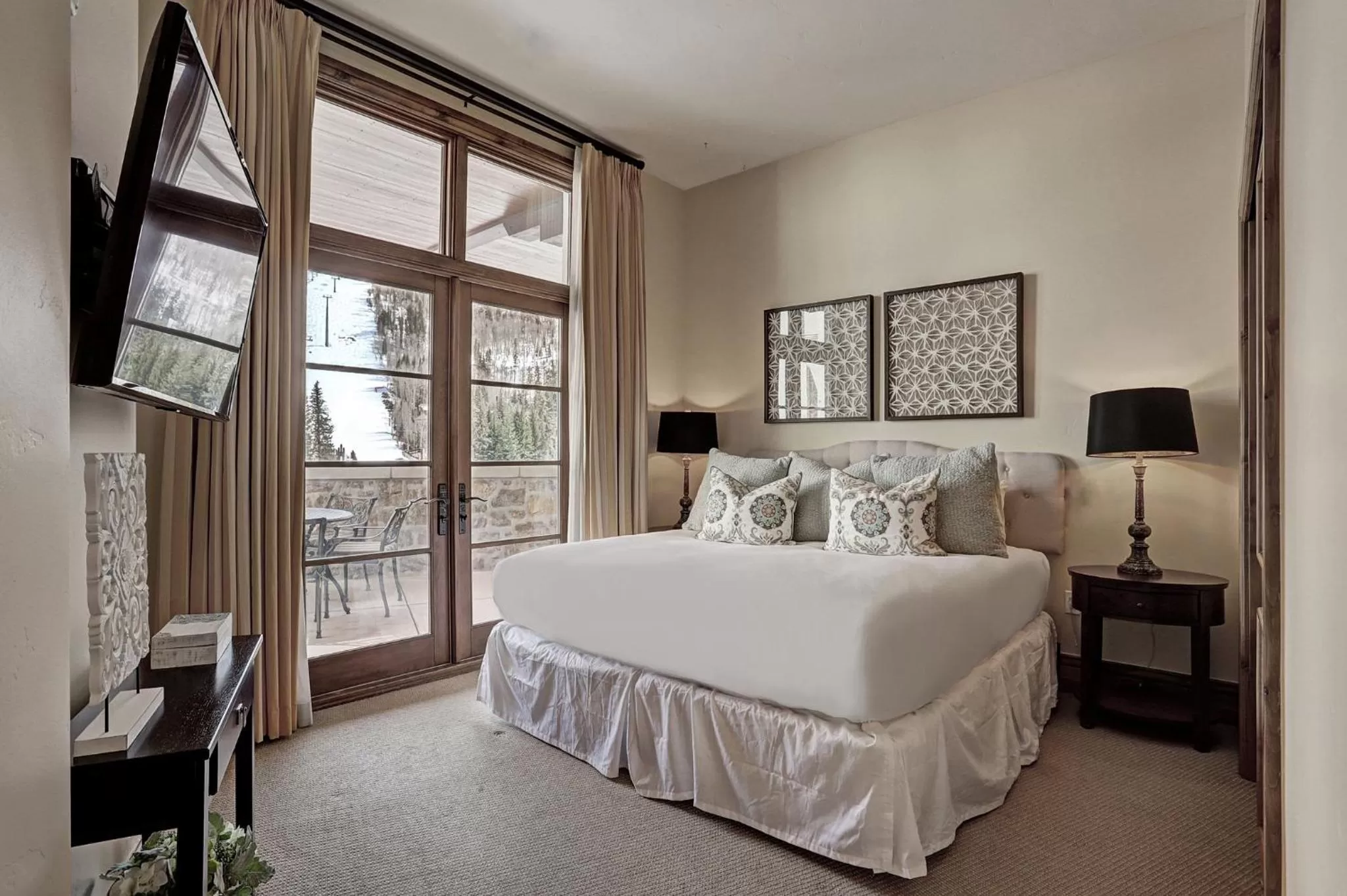 Photo of the whole room, Bed in The Arrabelle at Vail Square, a RockResort