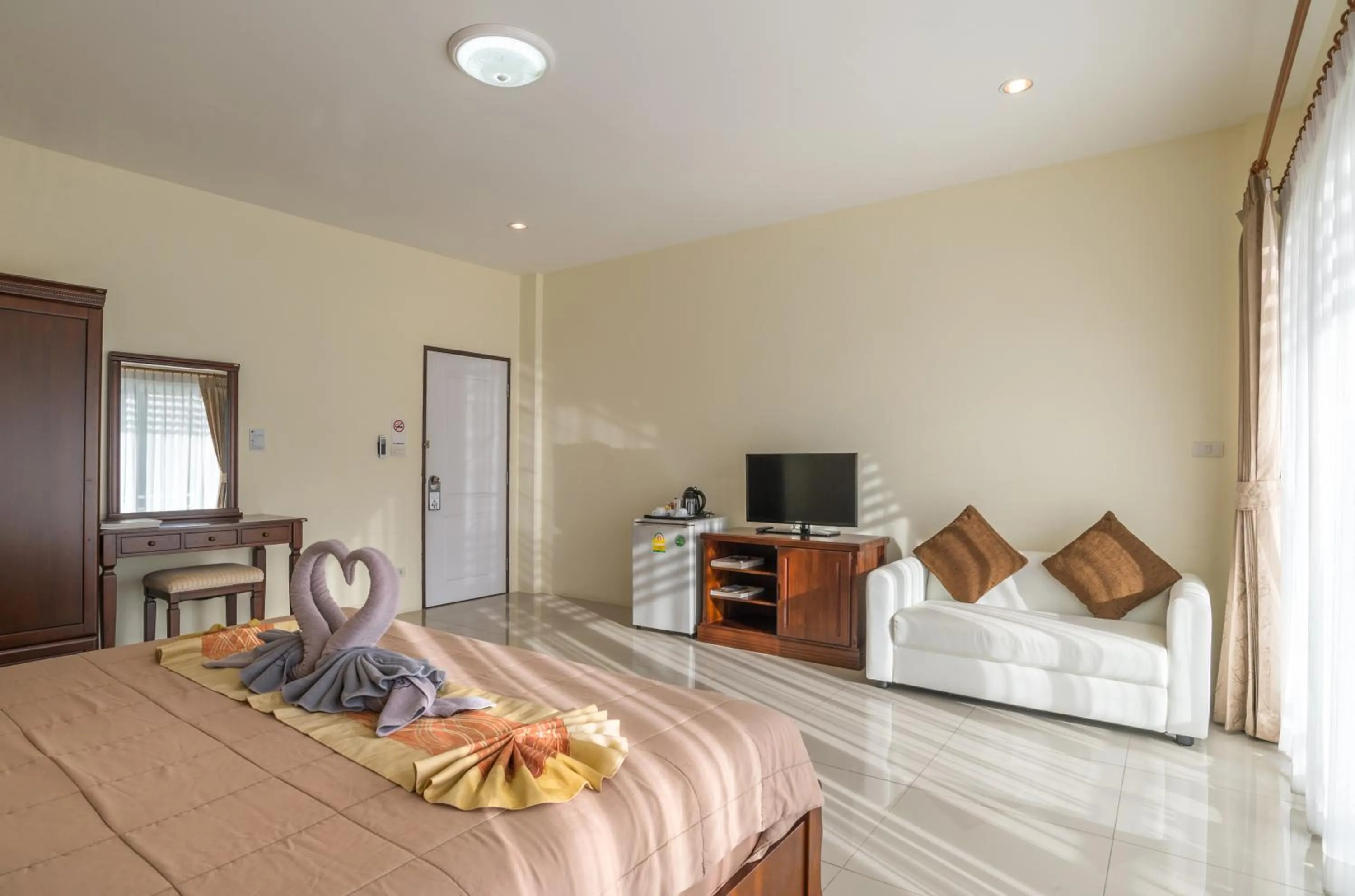 Communal lounge/ TV room, Bed in Alisa Krabi Hotel-SHA Plus