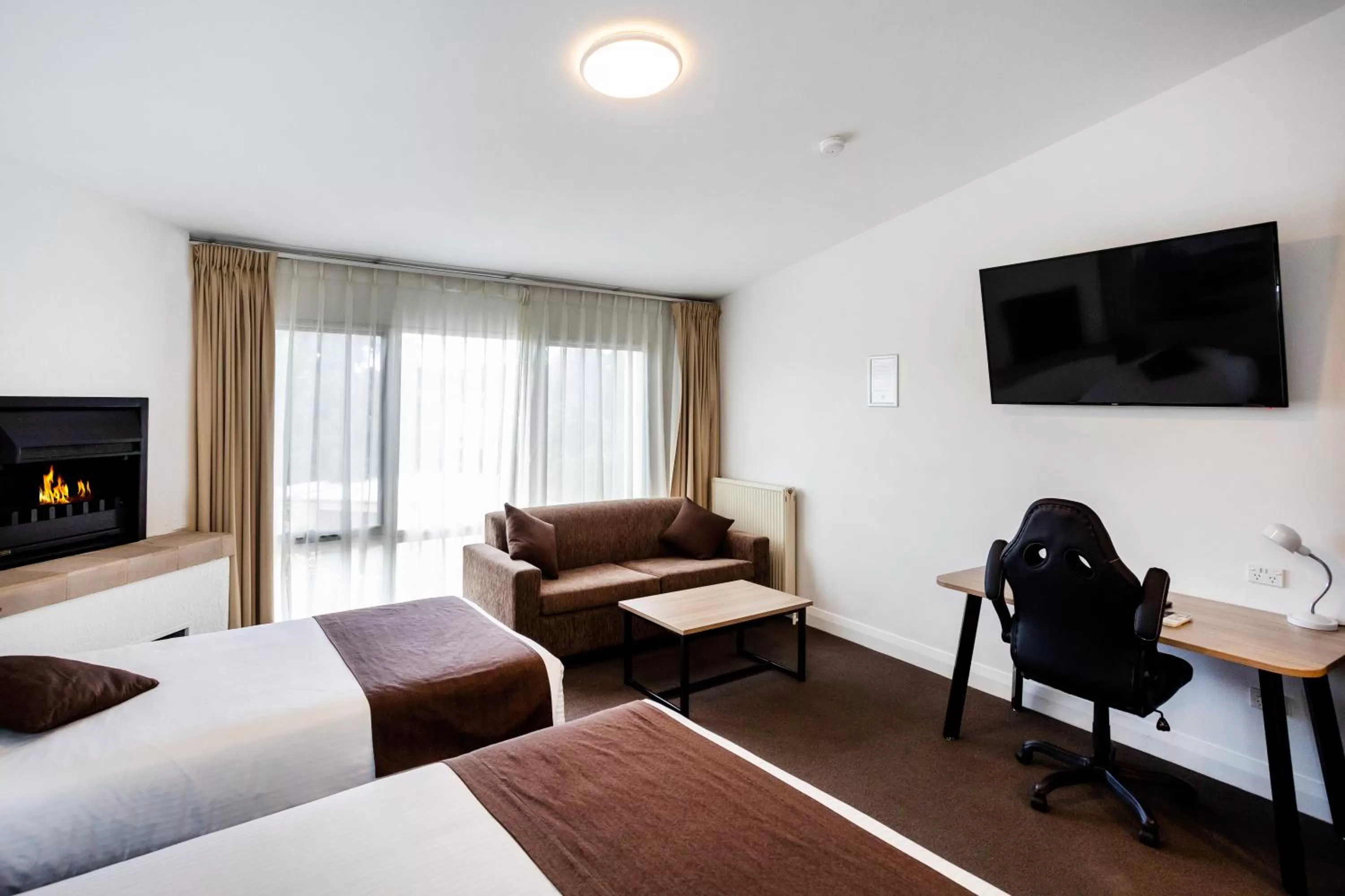 Seating area, TV/Entertainment Center in Mantra Bathurst