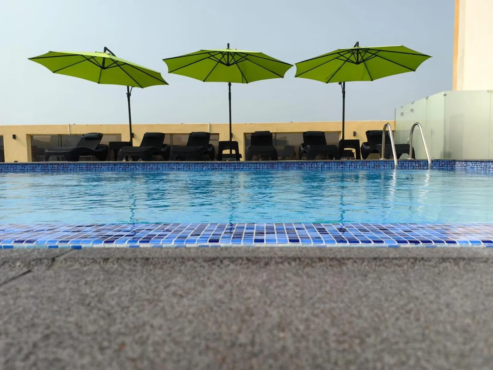 Swimming pool in Rosemond Al Hamra