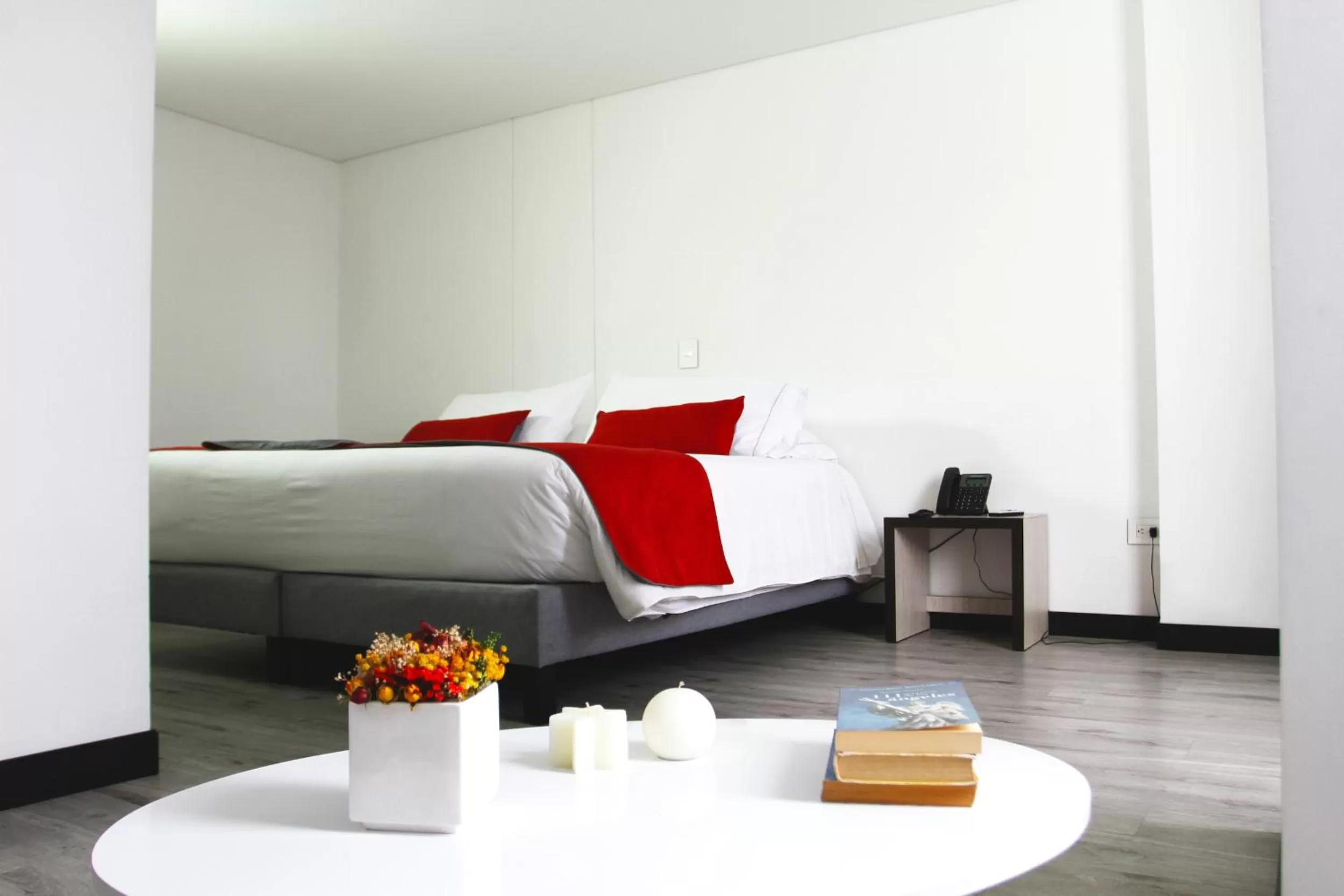 Bedroom, Bed in Hotel WLH Silver Bogota - White Lighthouse