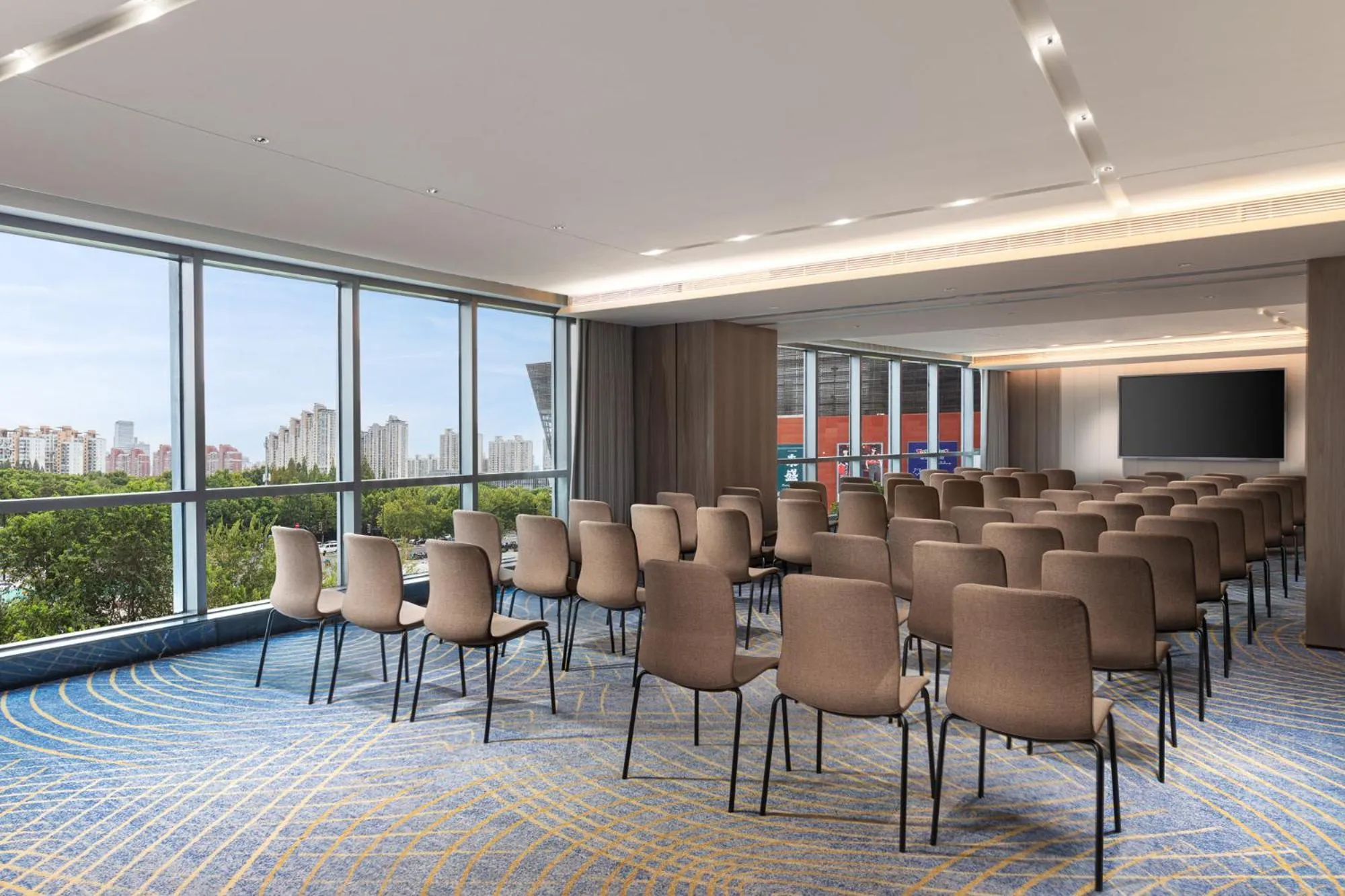 Meeting/conference room in HUALUXE Shanghai Changfeng Park by IHG