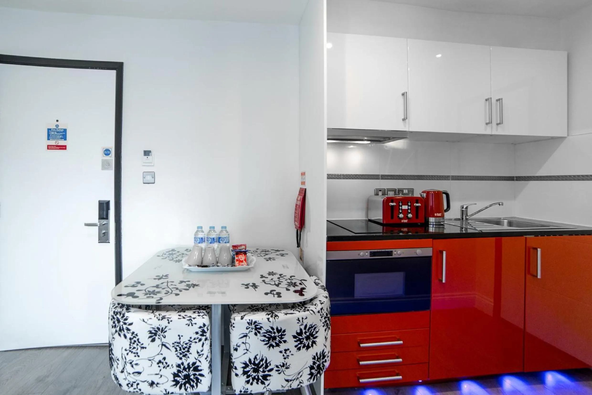 Coffee/tea facilities in Imperial Court Suites